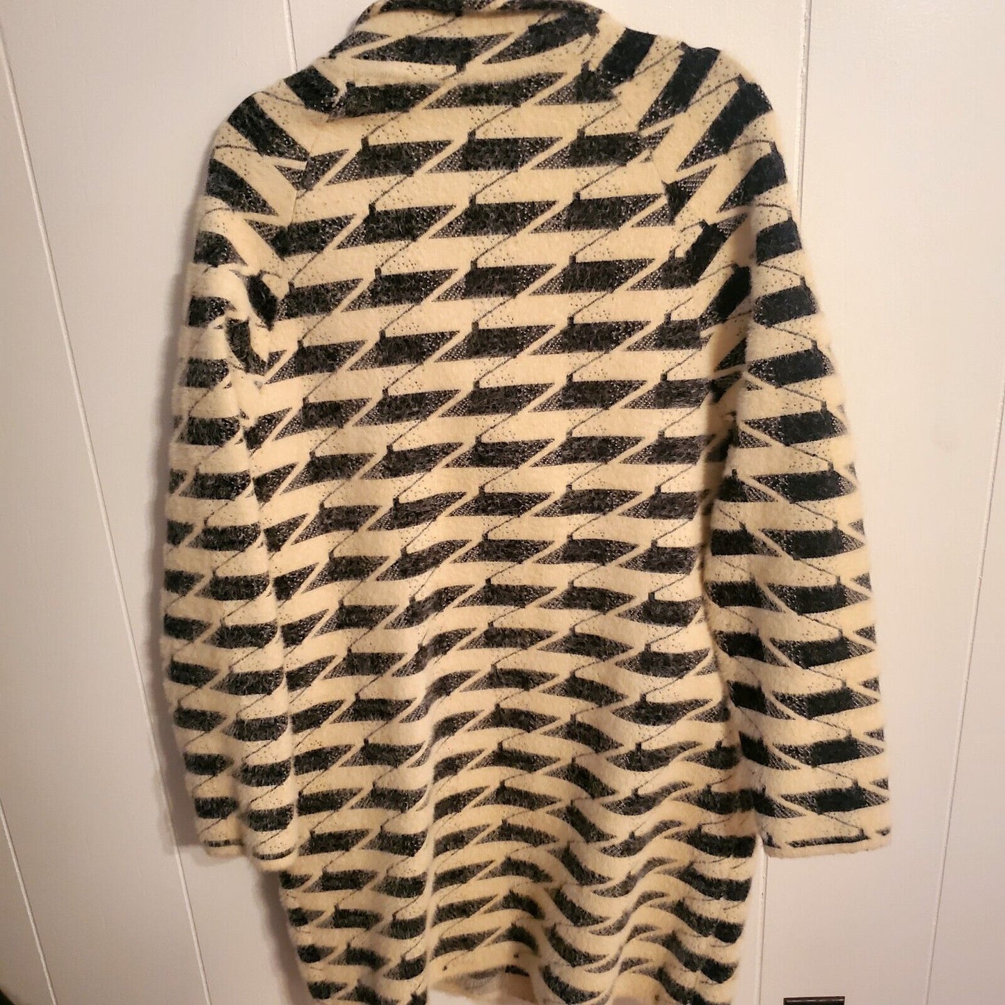 Cliche Black and Cream Houndstooth Button Front Mid Collar Wool Blend Cardigan