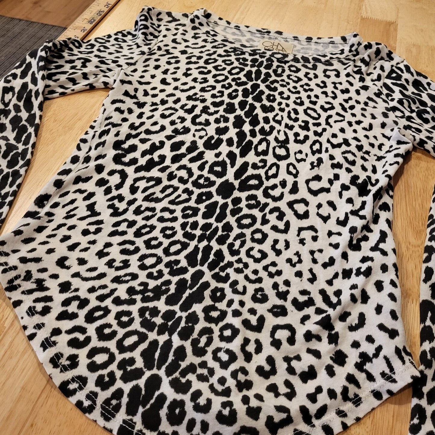Chaser Leopard Print Long Sleeve Knit Jersey Top XS 17" P2P