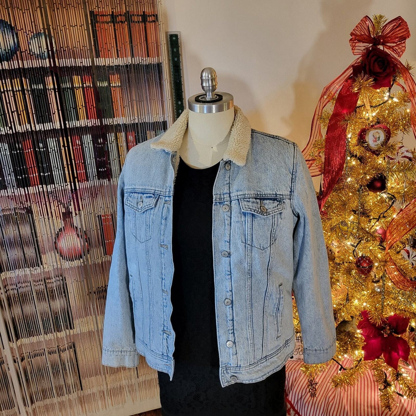 Old Navy Shearling Lined Denim Jean Jacket Size Large 