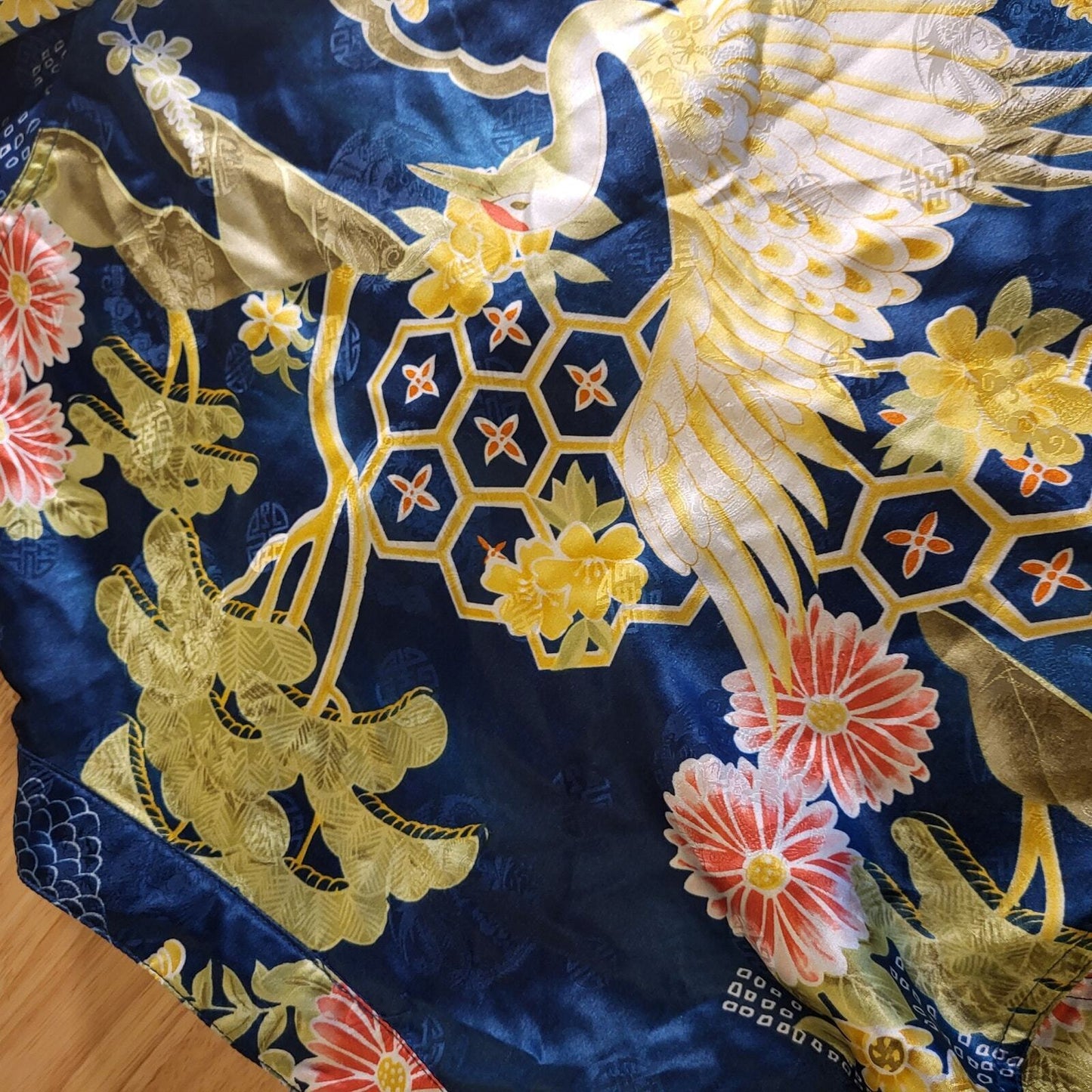 Vintage 100% Silk Asian Crane Floral Medium mandarin collar shell buttons 