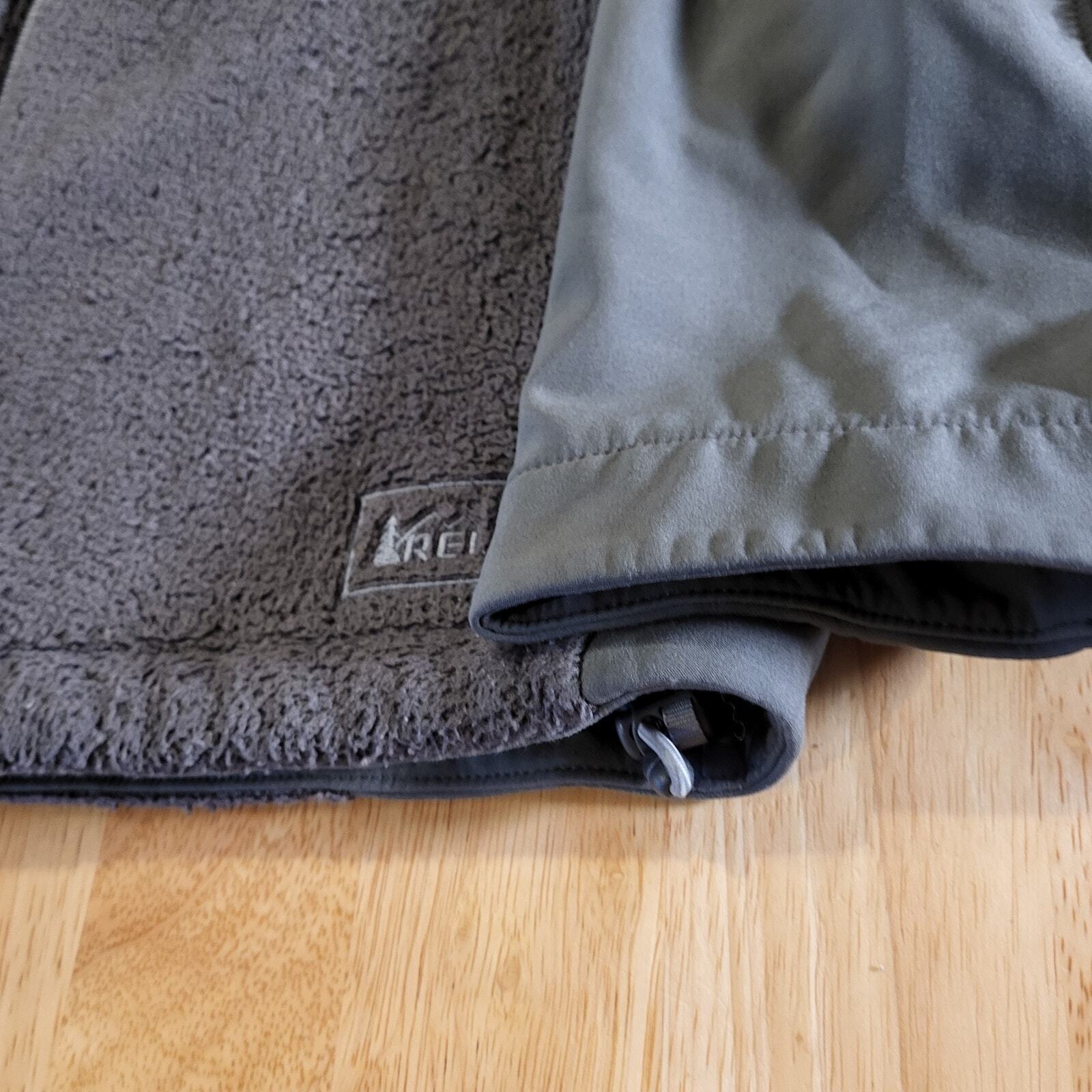 REI Gray Fleece Full Zip Nylon Sleeve Jacket Pockets Medium Toggle 22" P2P 25" L