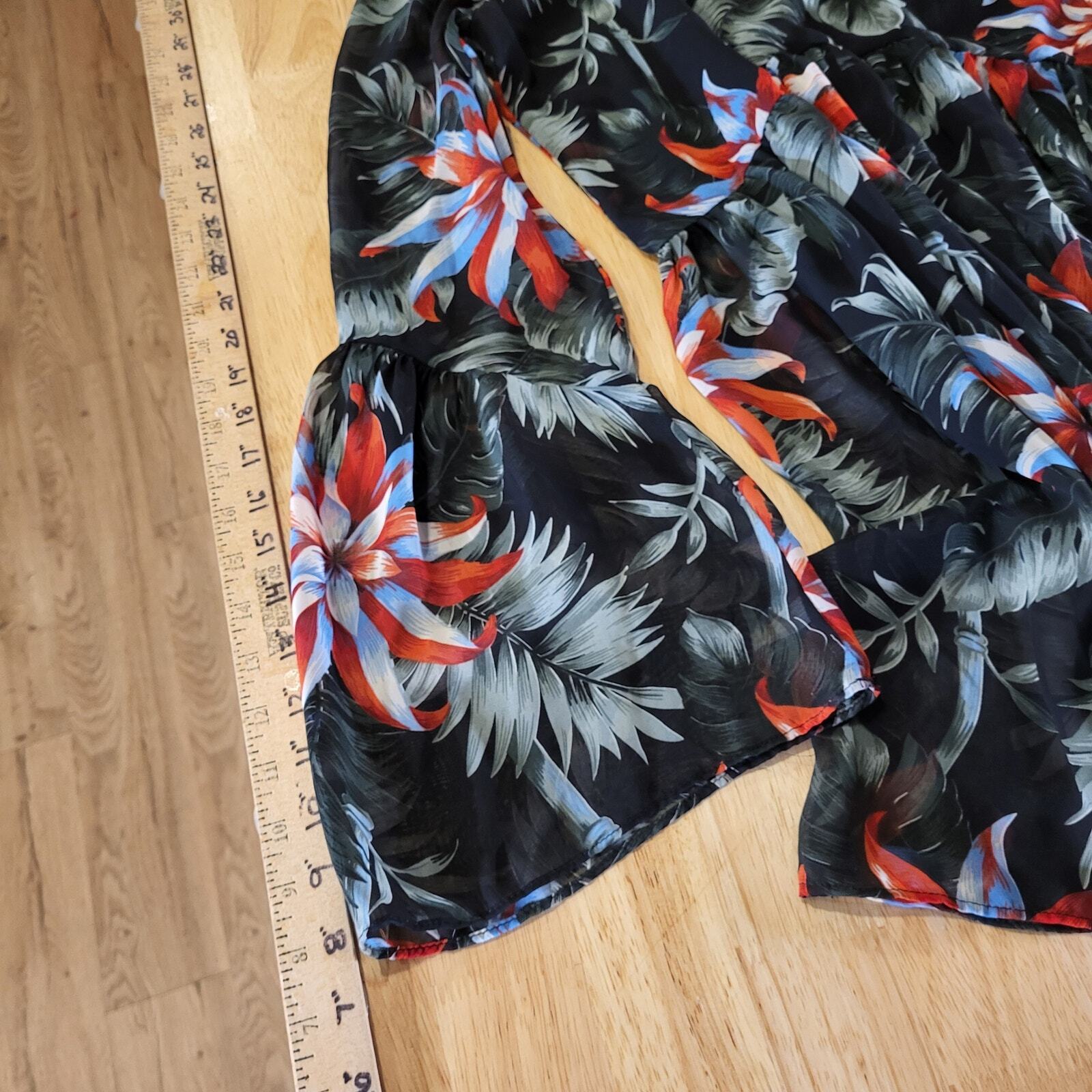 Aura Large Botanical Print Flowy Knee Length Dress Tie Back Empire Lined Sleeve