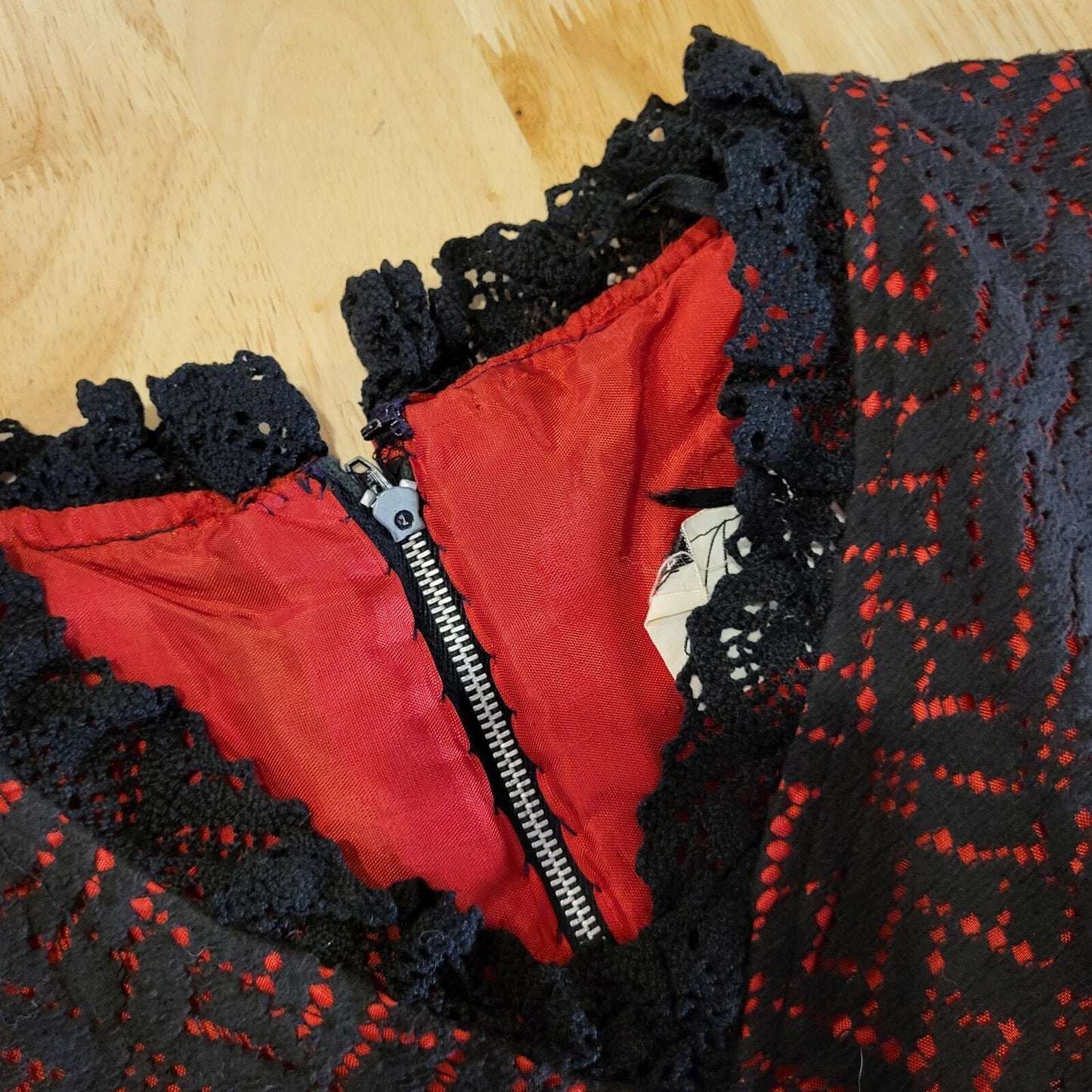 Vintage Handmade BLACK lace Dress Red Lining GOTH vampire Dress Cap Sleeve 15" 