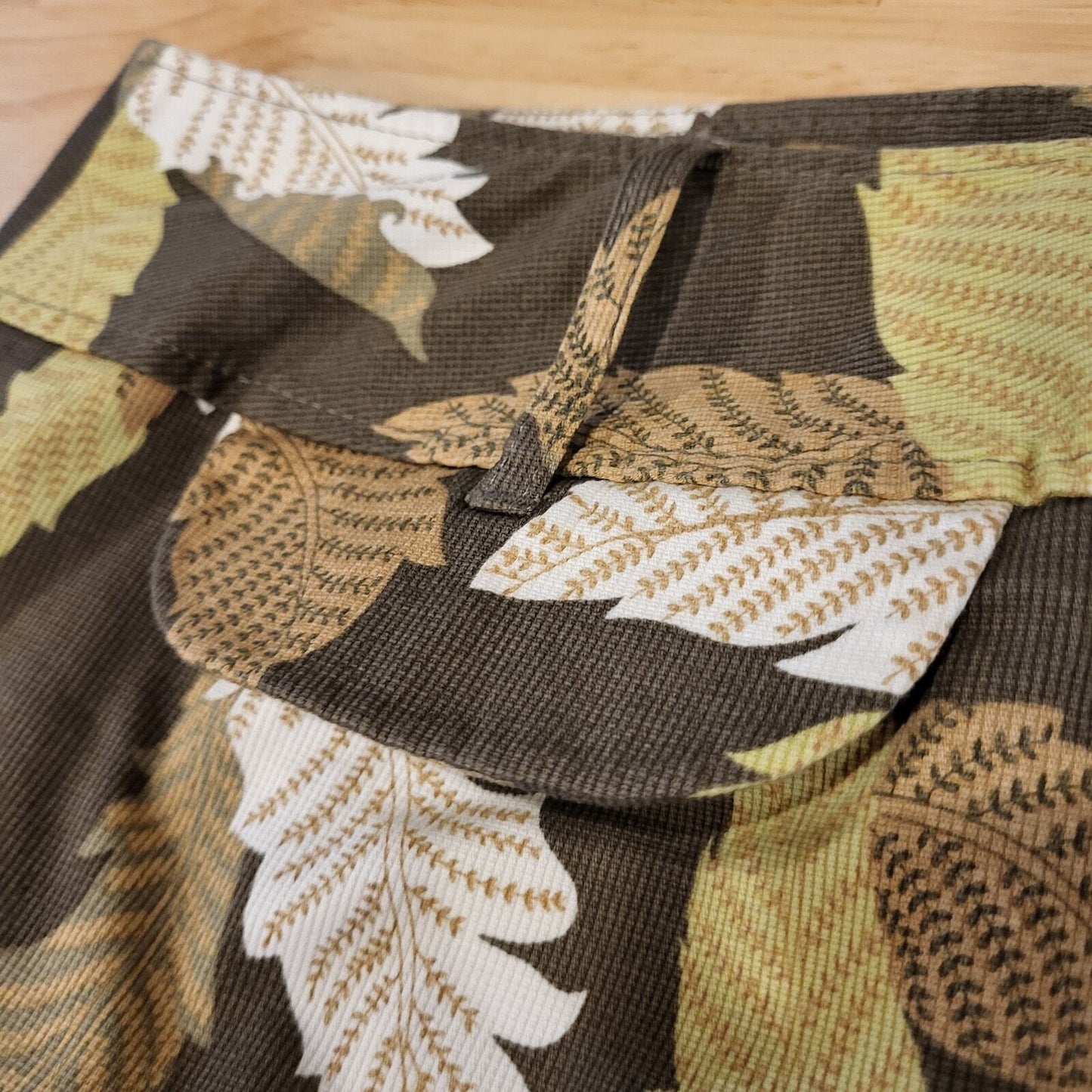 Ann Taylor Green Botanical print mini skirt pockets 30 in Waist 17-in length 6p