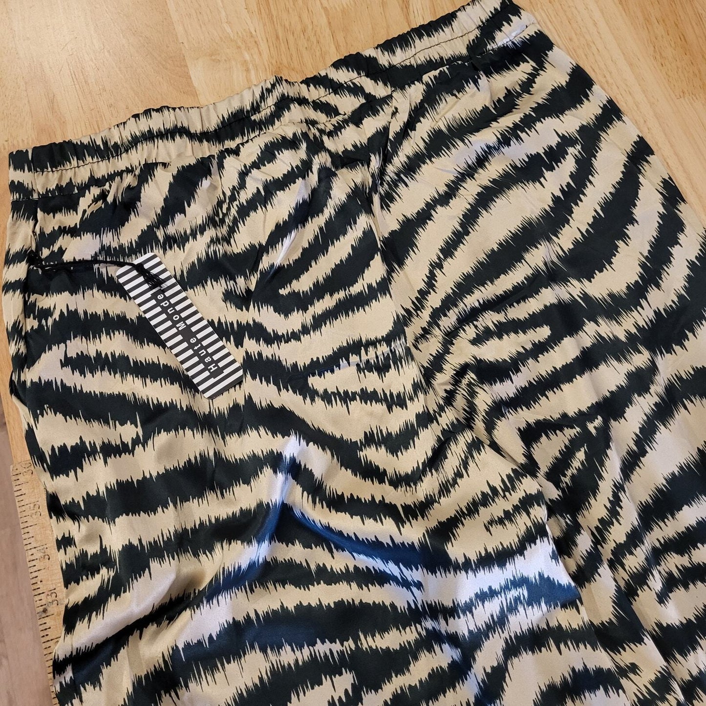 Haute Monde 32" Elastic Waist Wide Leg Zebra Satin Pant Button 43" long 24" wide