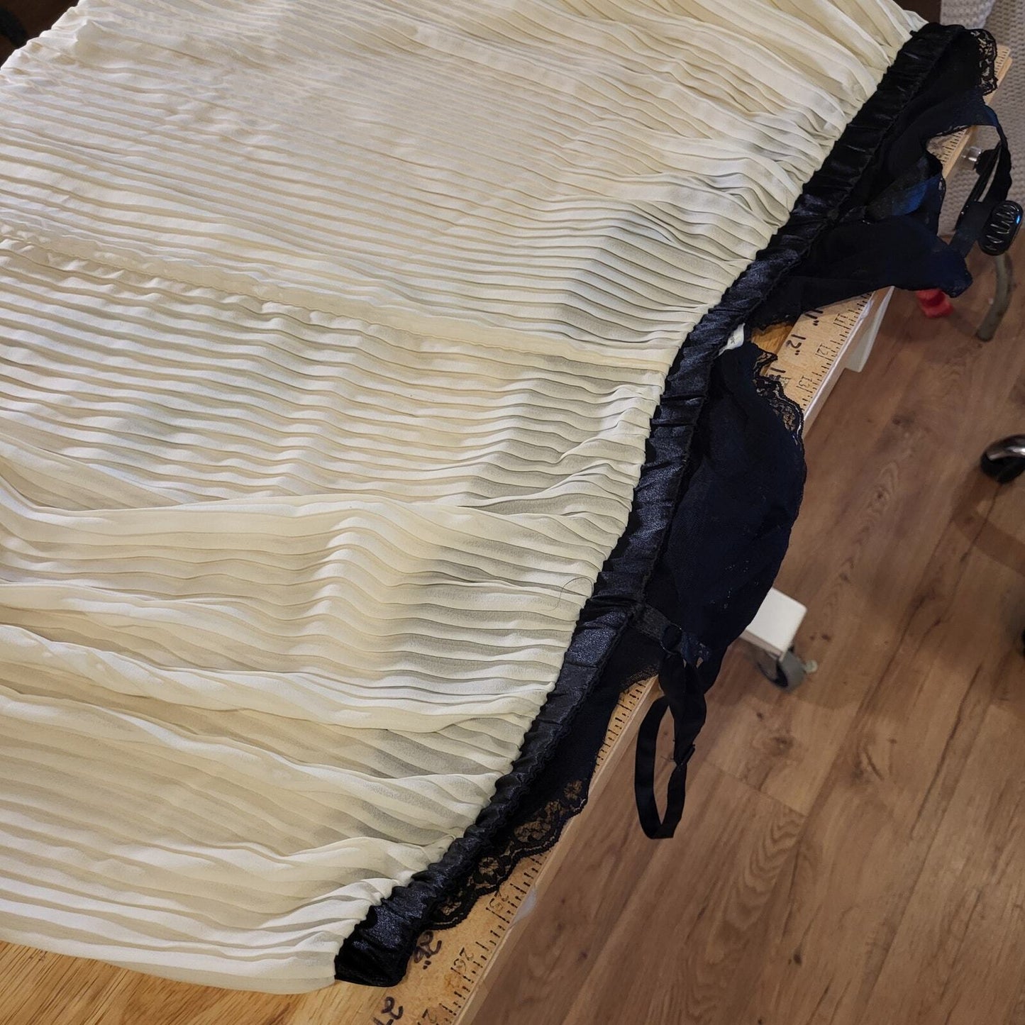 Plus size 5x 38/40 negligee black lace white pleated adjustable spaghetti strap