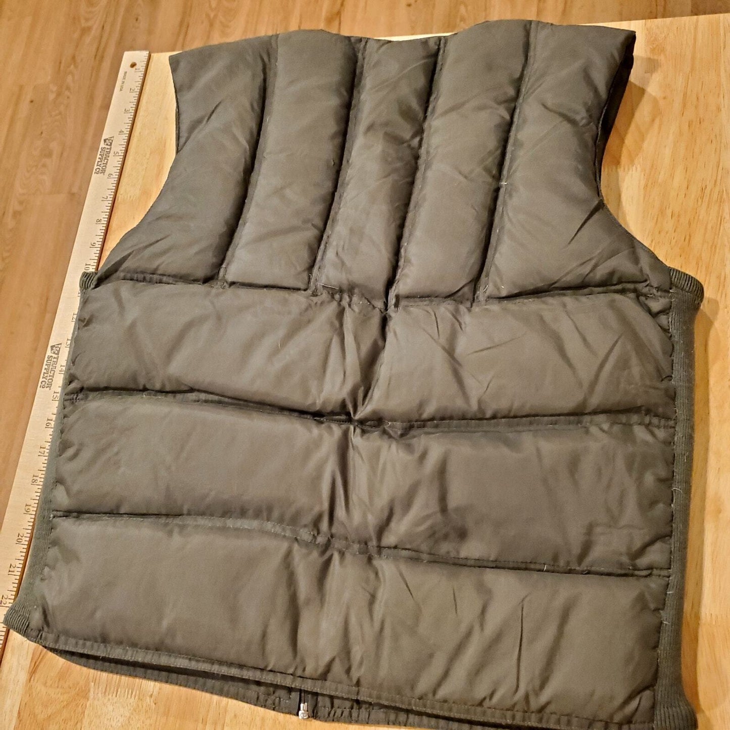 Vintage Khaki Green Down Vest Pockets 22" Pit to Pit 23" Shoulder to Hem
