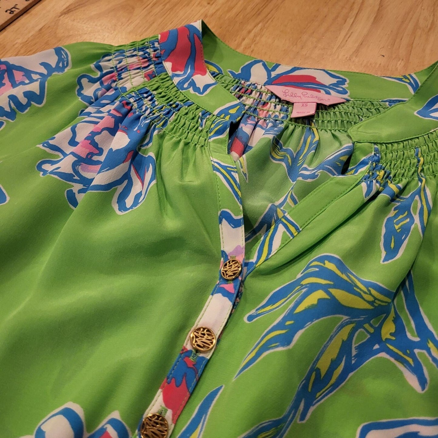 Lilly Pulitzer Green rayon Floral Blouse Long Sleeve gold button gathered neck