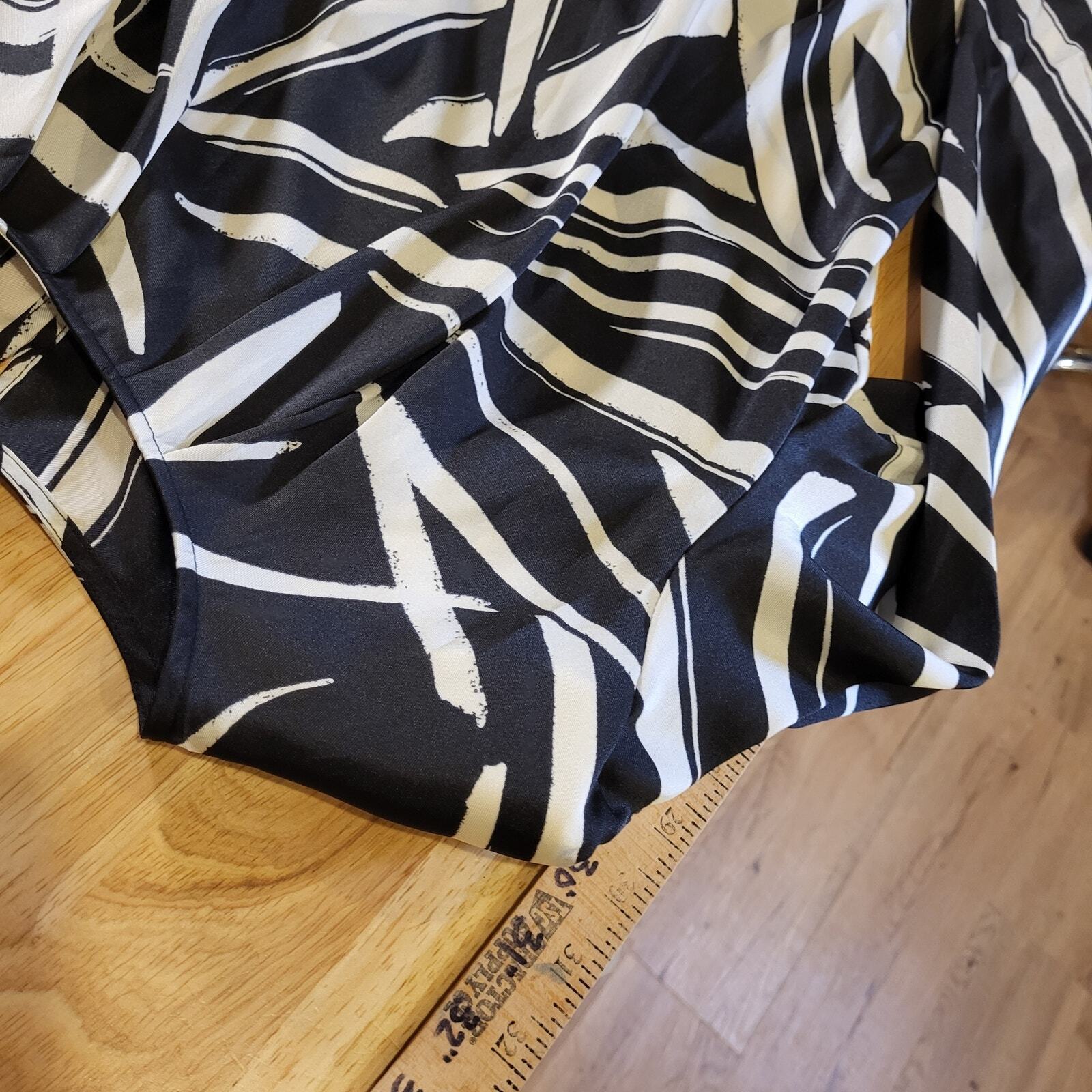 Mango Abstract Print Long Sleeve Mini Dress sz 6 20" P2P 30" Long