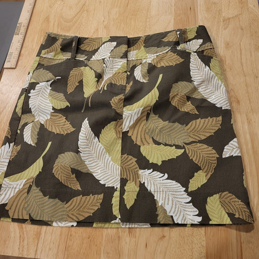Ann Taylor Green Botanical print mini skirt pockets 30 in Waist 17-in length 6p