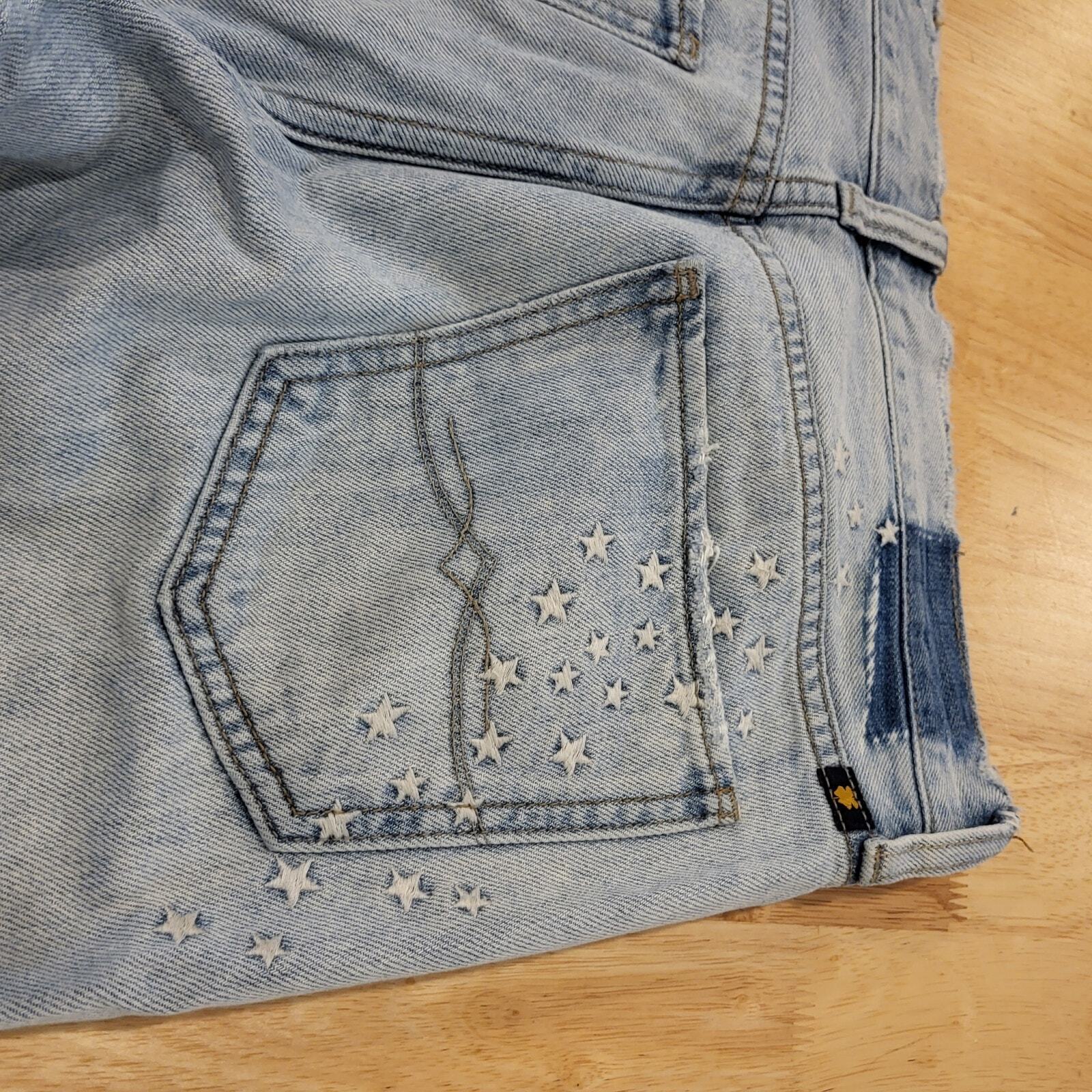 Lucky Brand Star Embroidered Light Wash Distressed Sienna Slim Boyfriend 0/25