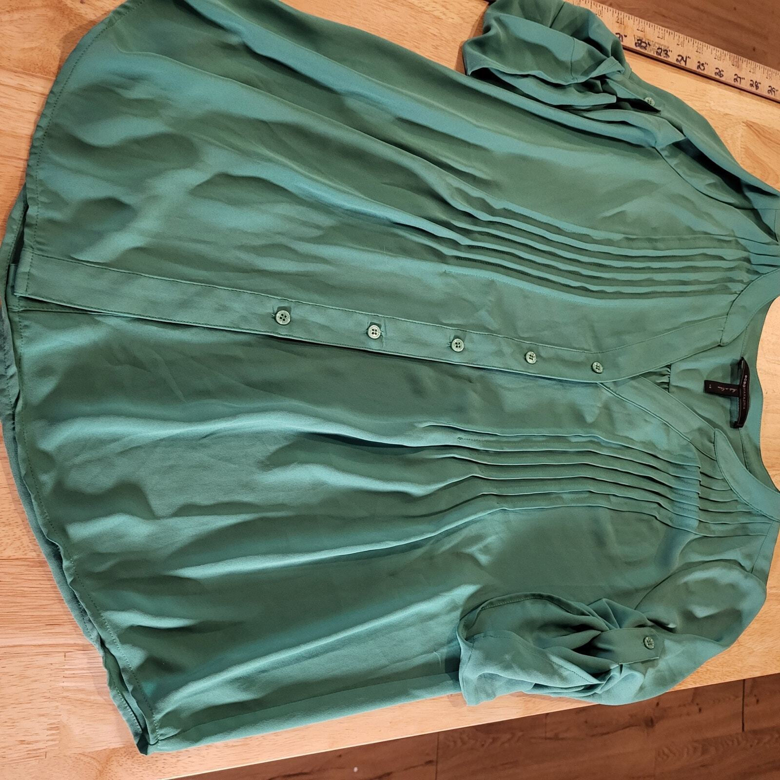 BCBGMAXAZRIA Green Rayon 3/4 length sleeve Blouse XS Pleated 20" Pit to pit 