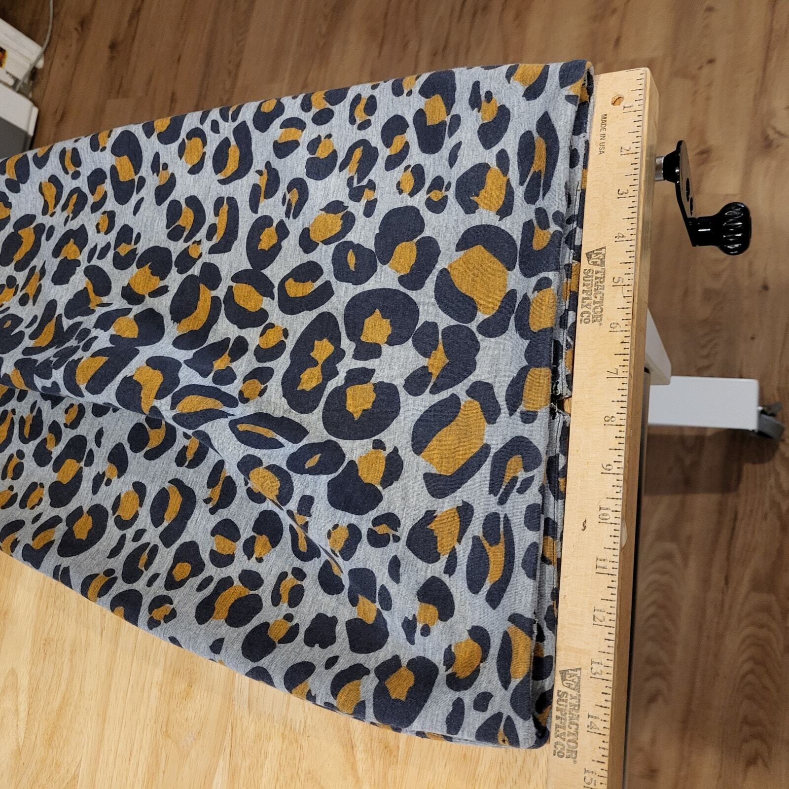 H&M knit Jersey leopard print gray background pencil skirt size small 30" waist