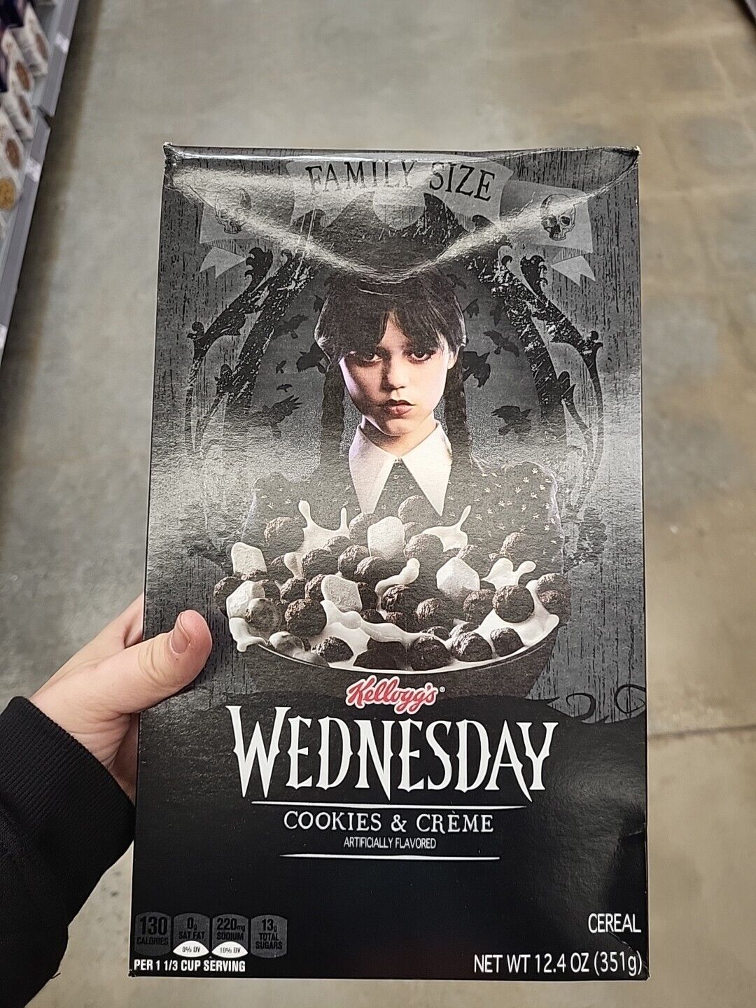 NEW KELLOGG'S FAMILY SIZE LIMITED WEDNESDAY COOKIES & CREME CEREAL 12.4 OZ BOX