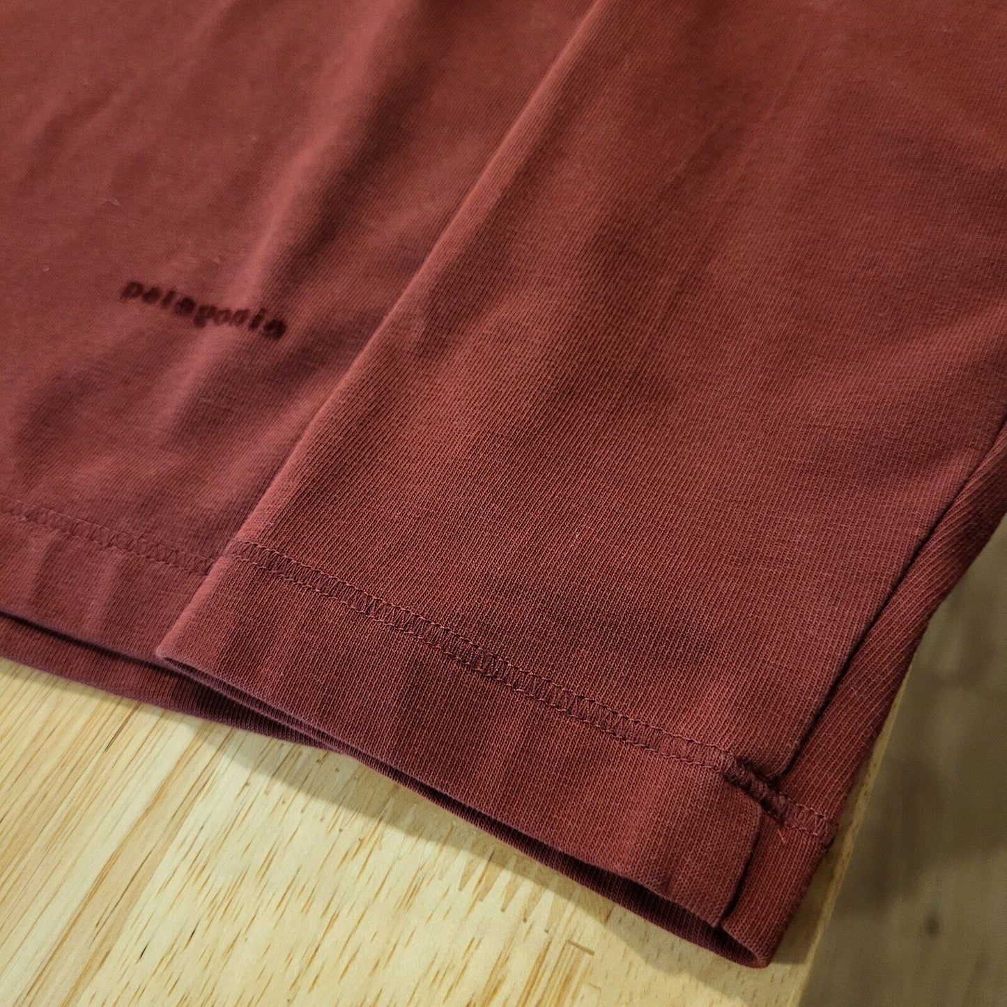 Patagonia burgundy quarter zip long sleeve mock neck medium cotton blend shirt M