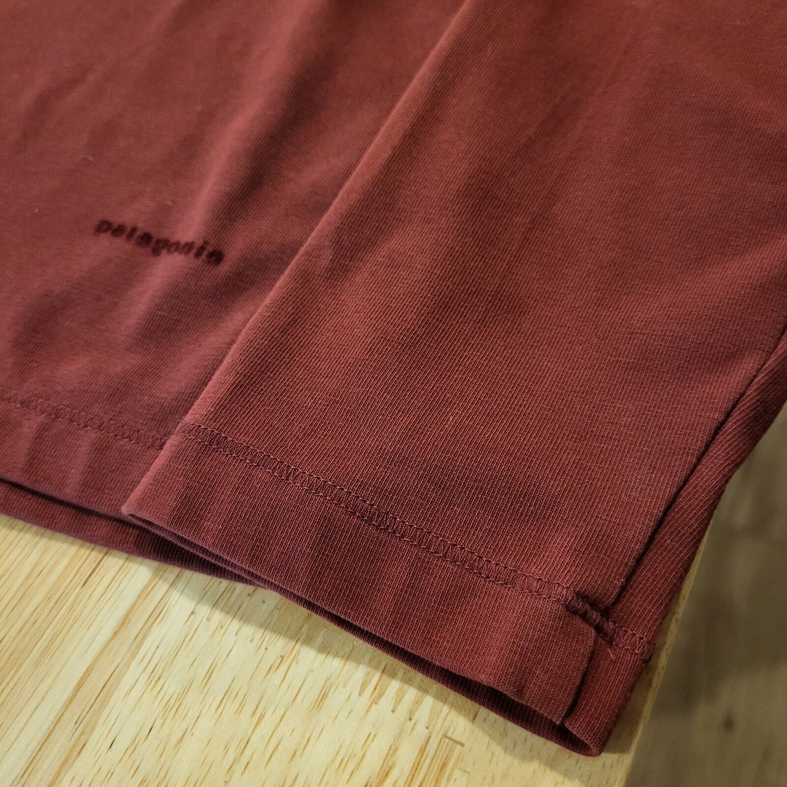 Patagonia burgundy quarter zip long sleeve mock neck medium cotton blend shirt M