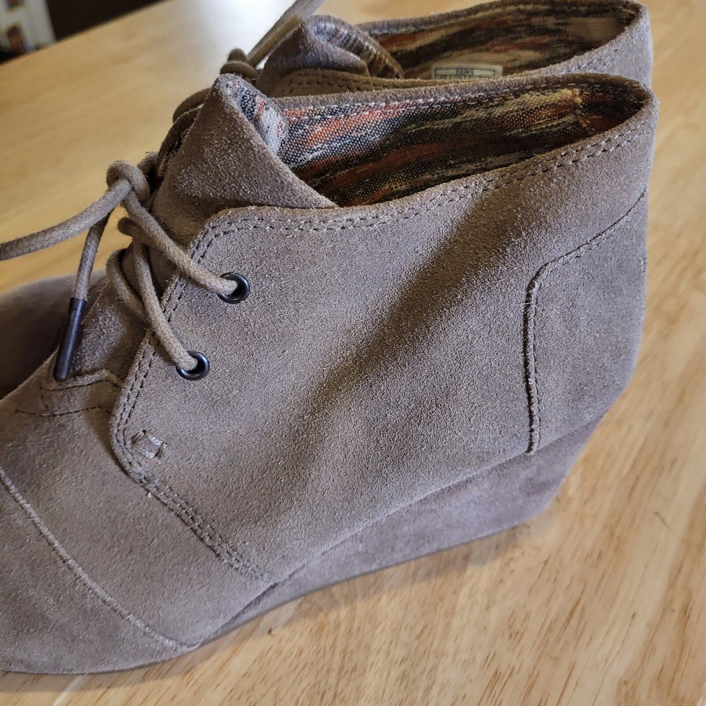 TOMS Gray Suede Leather Wedge Tie 8.5 