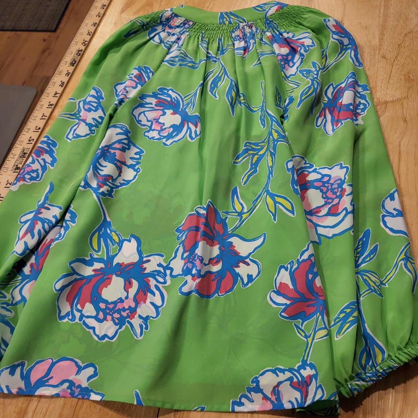 Lilly Pulitzer Green rayon Floral Blouse Long Sleeve gold button gathered neck