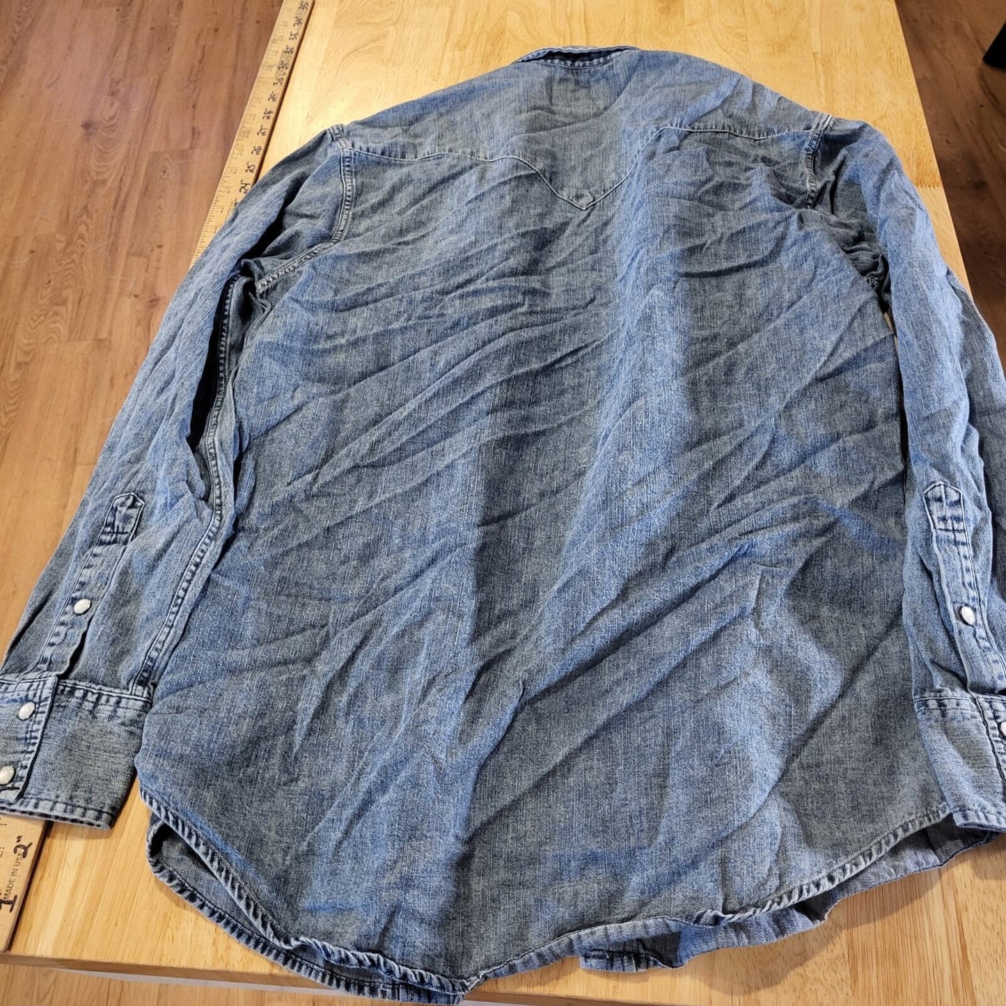 Rock and Roll Cowgirl Denim Pearl Snap Yolked Collared Button Down Long Sleeve 