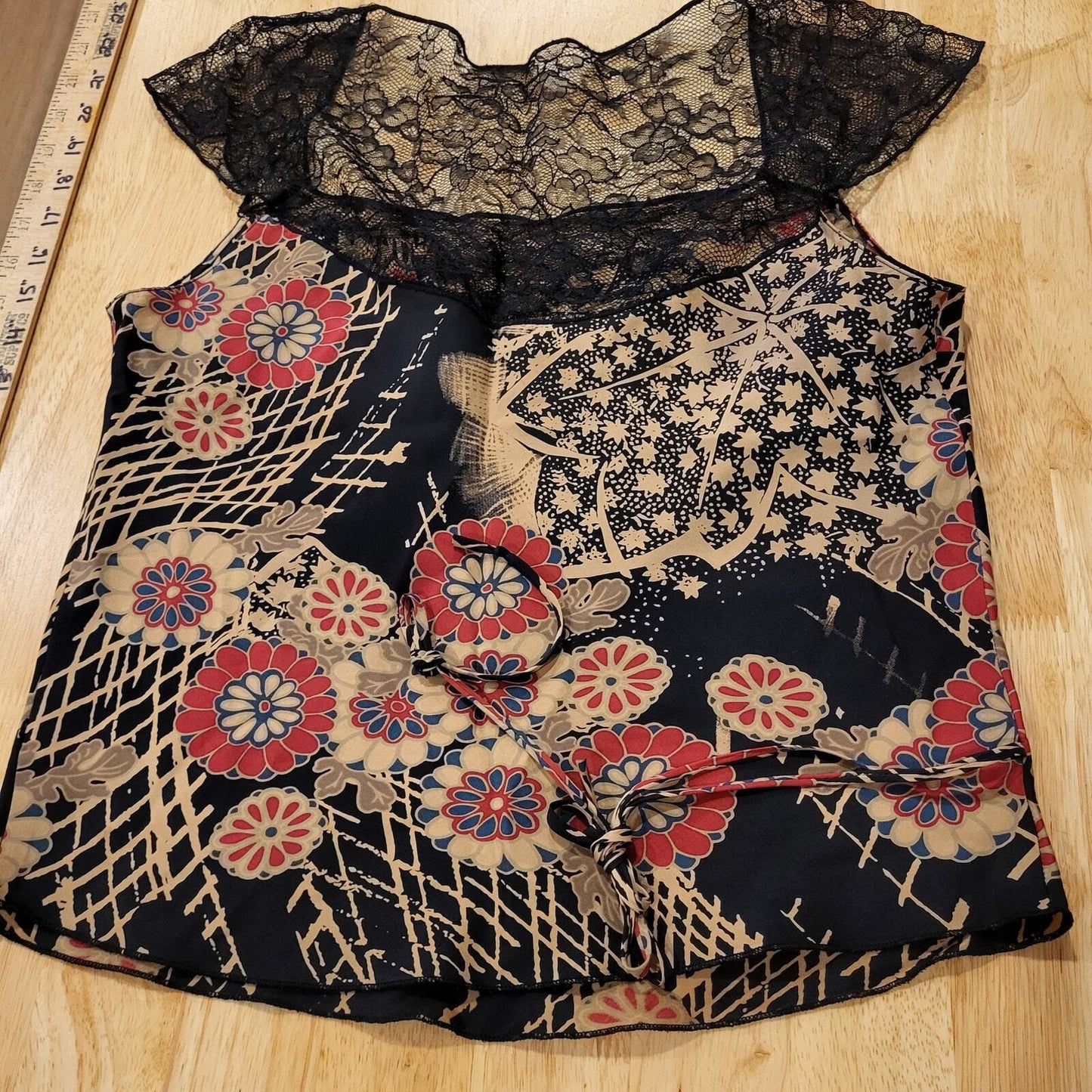 100% Silk Size 6 Floral Asian Print Blouse Lace Neck Details 18" P2P 20" Sh-Hem