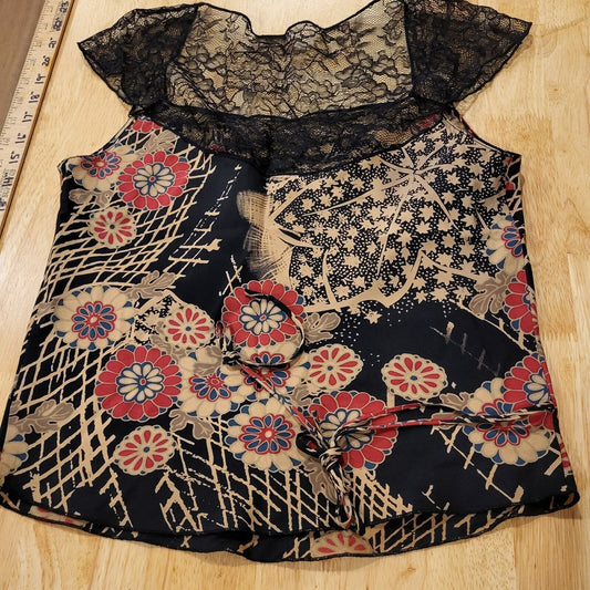 100% Silk Size 6 Floral Asian Print Blouse Lace Neck Details 18" P2P 20" Sh-Hem