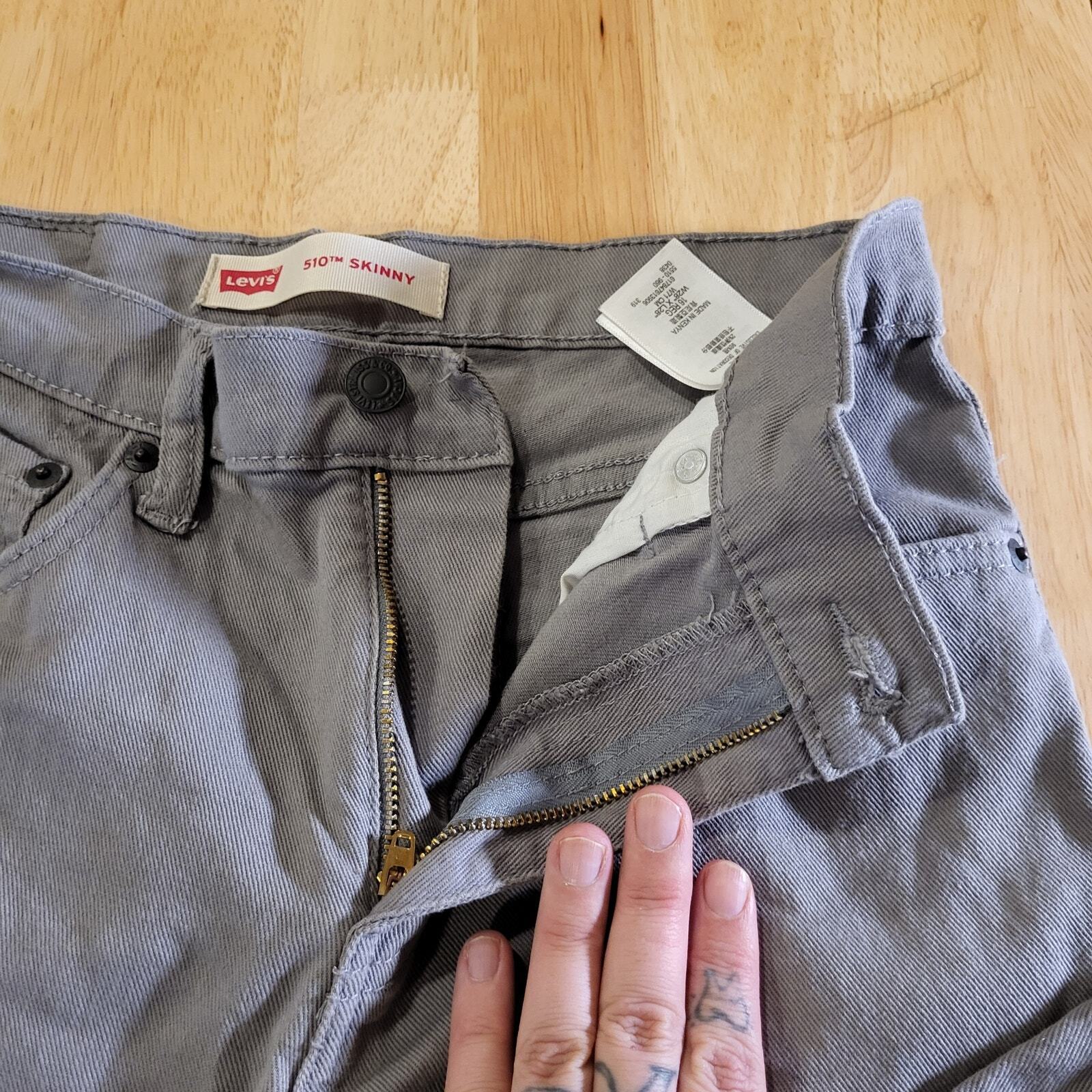 Levi's 510 28"x28" size 16 Gray Skinny Jeans Cotton Barely Worn 
