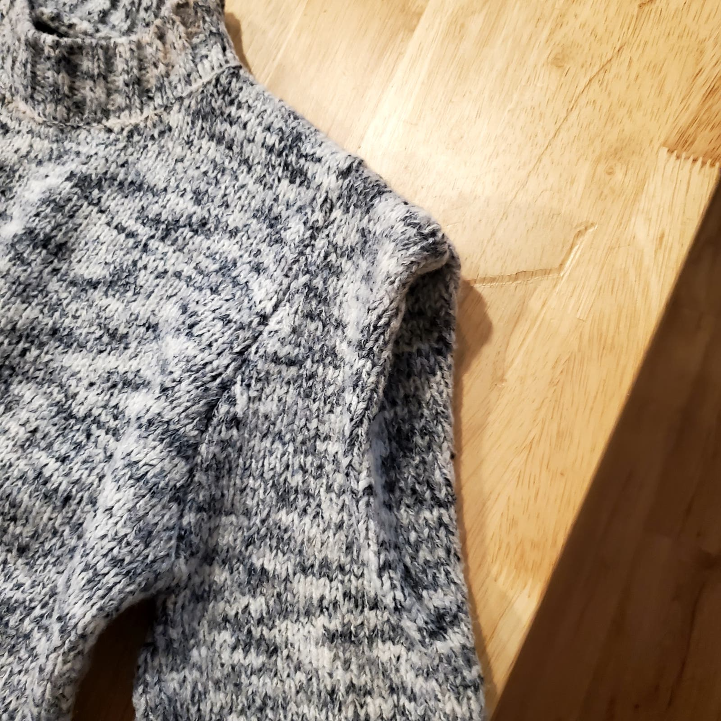 QED LONDON Stand Shoulder Crop Knit Small Grey 18" Pit-pit 18" Shoulder to pit