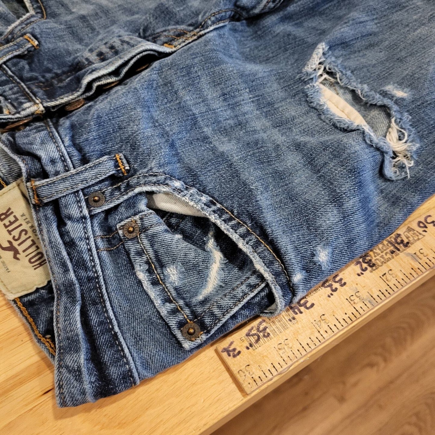 Hollister 31x30 Medium Wash Distressed Denim Jeans 
