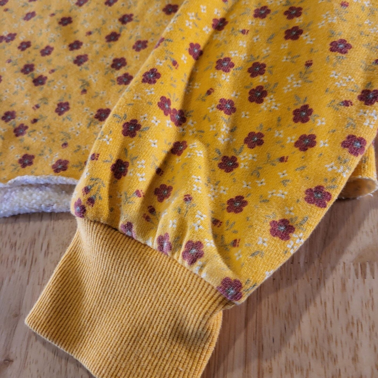 Colsie Yellow Cropped Fleece Floral Long Sleeve Sweatshirt Size Small