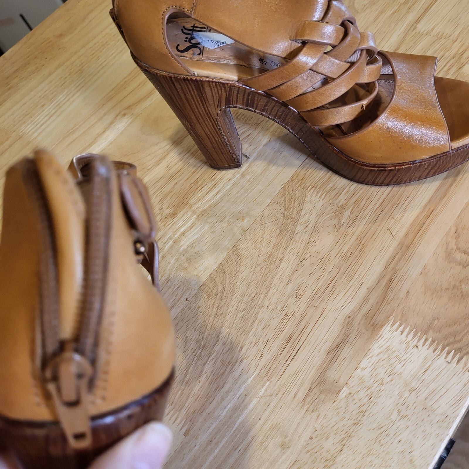 Sofft Beige Strappy Leather Platform Heel 7.5 
