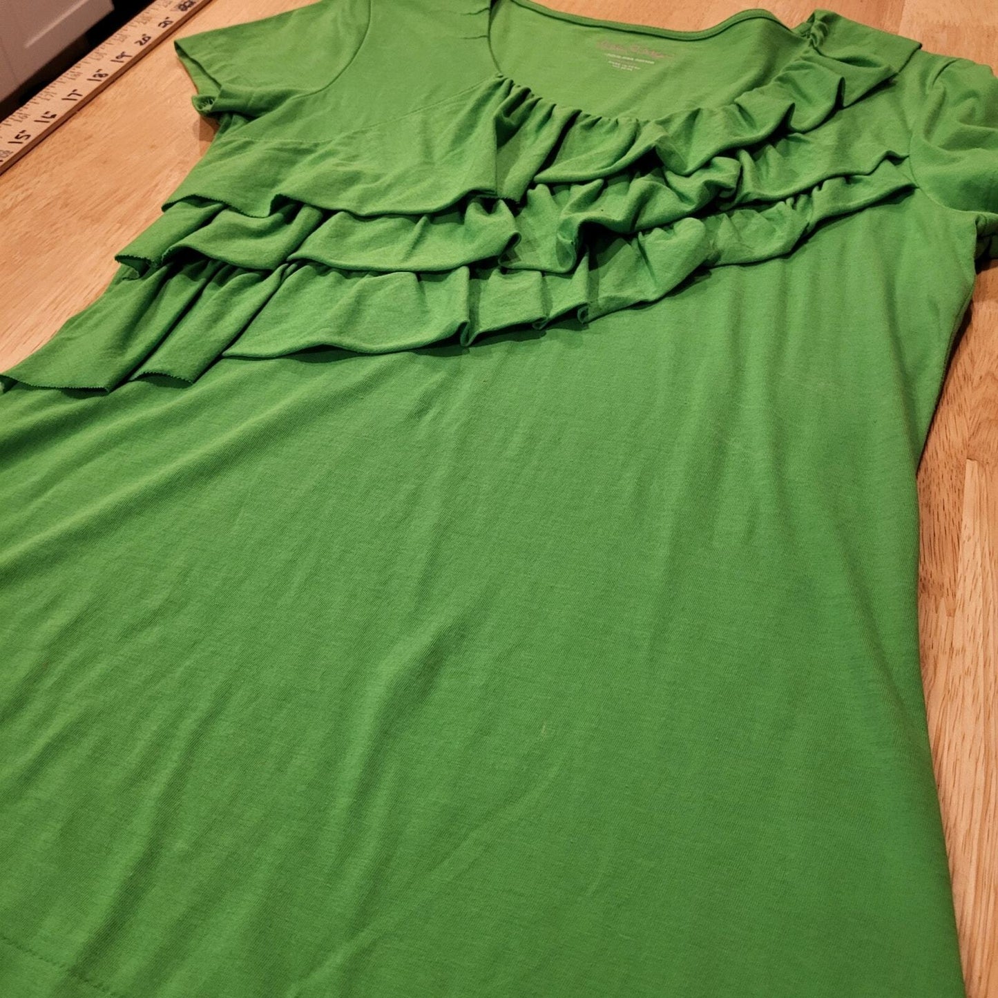 Lilly Pulitzer green gather sleeve small 15-in pit to pit 100% cotton t-shirt