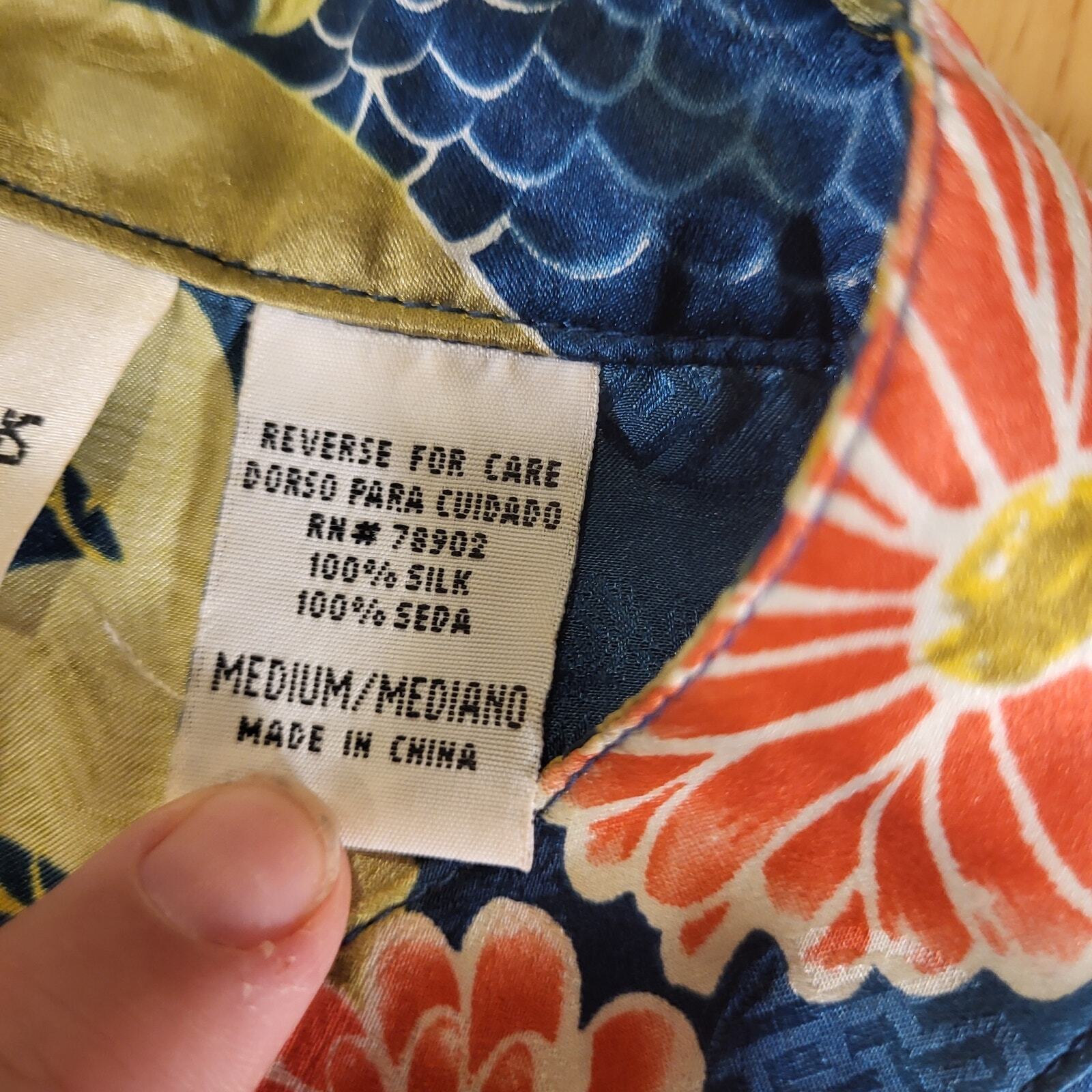 Vintage 100% Silk Asian Crane Floral Medium mandarin collar shell buttons 