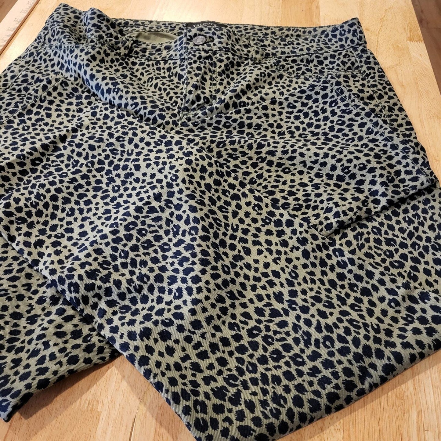 Talbots 12P Green Leopard  Jeans Pants Straight Leg  34" Waist 