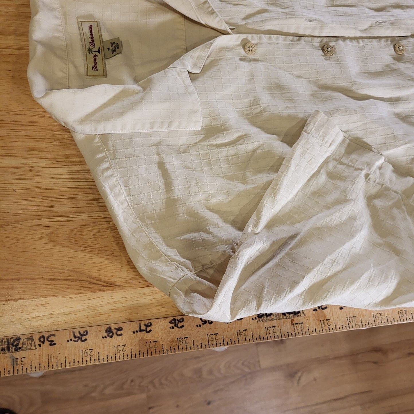 Tommy Bahama Beige Waffle Weave Short Sleeve 100% Silk Button Down Medium