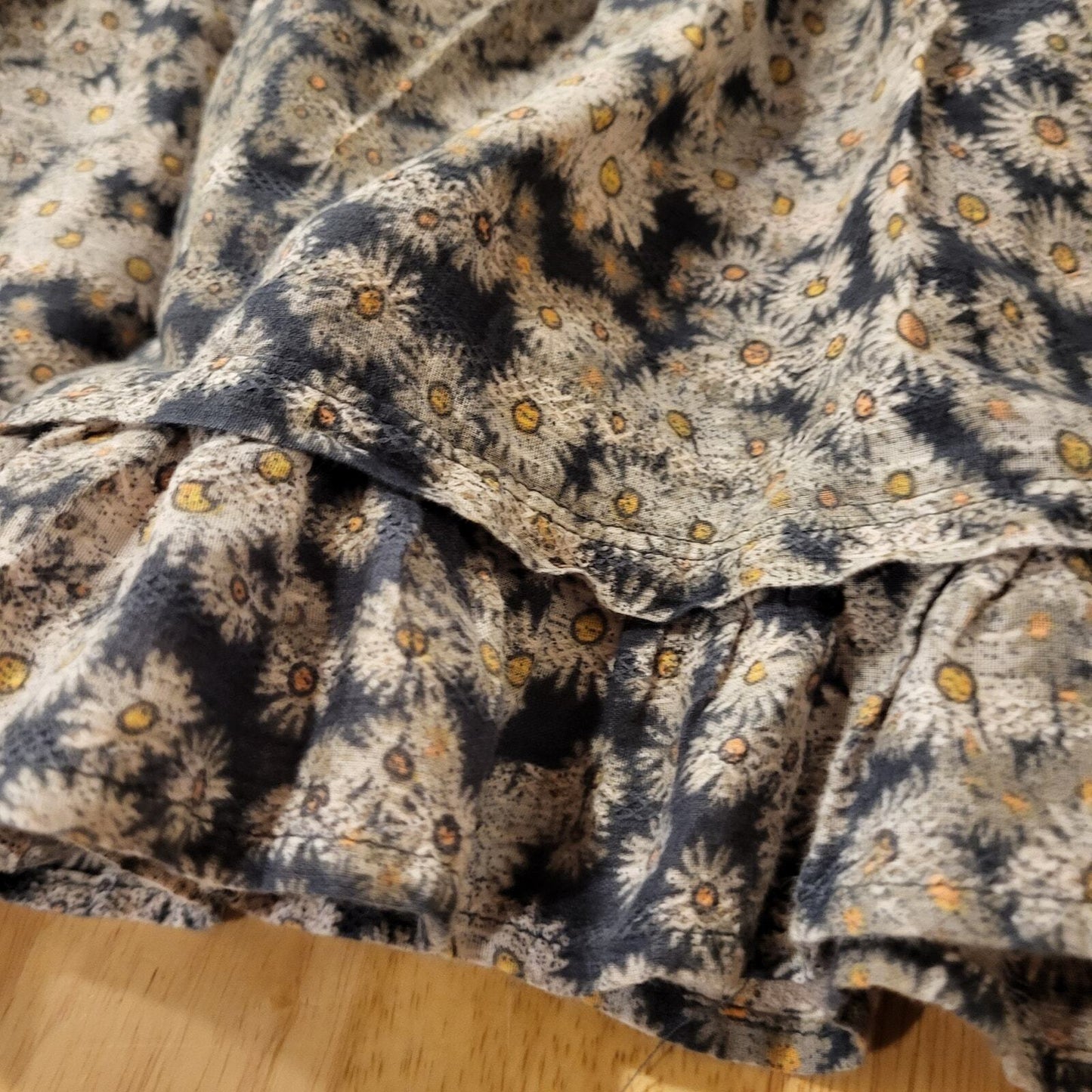 True craft Daisy print navy blue ruffle mini skirt elastic waist lined cotton