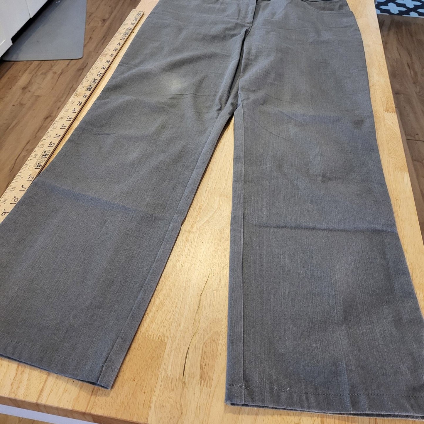St. John size 12 Gray Wide Leg Flat Front Pants 30" Inseam 13" Rise 34" Waist 