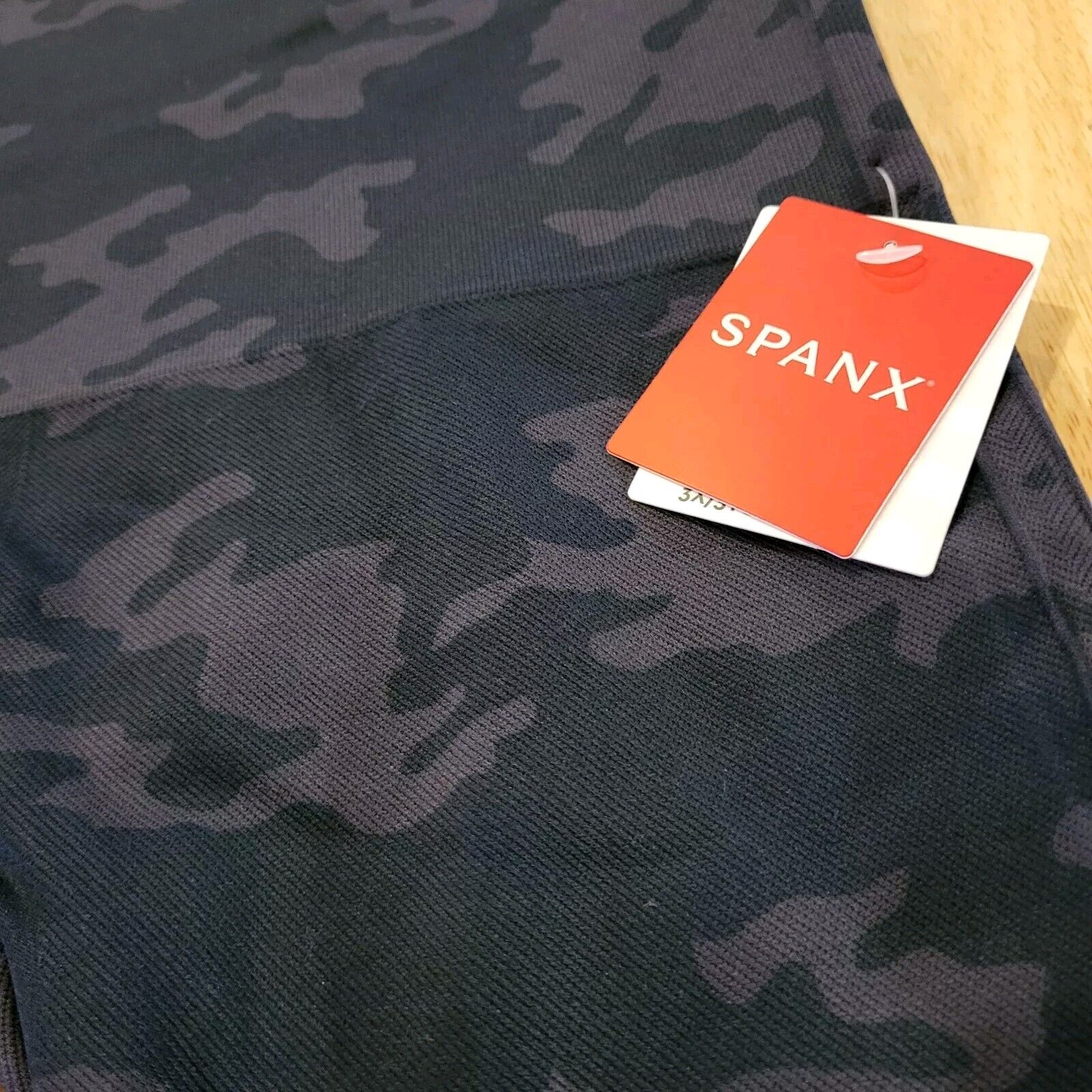 NWT  SPANX 50180R Look At Me Now Bike Shorts in Black Camo, Size M