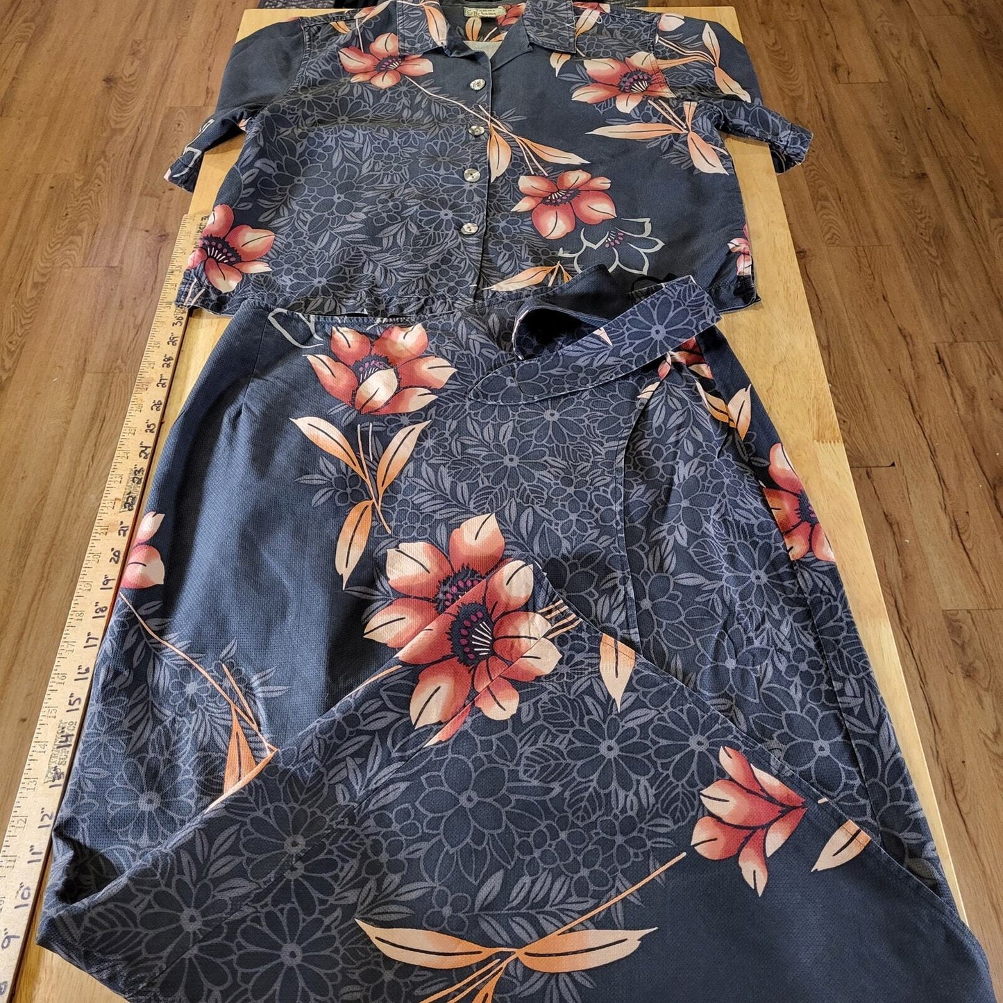 Tommy Bahama 100% silk Hawaiian pink charcoal Floral tie straight collard set