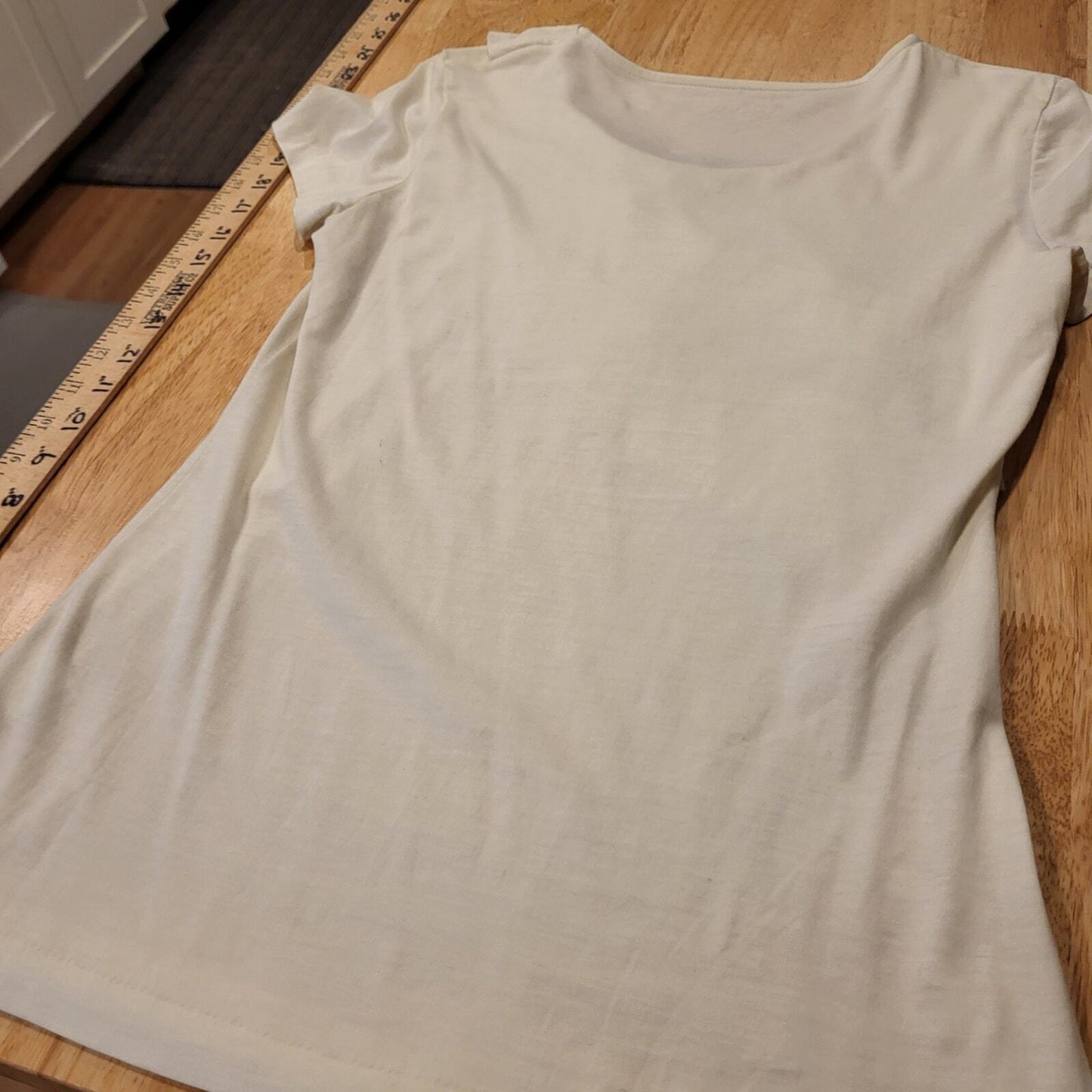 Lilly Pulitzer Cream ruffle front detail 100% cotton t-shirts small