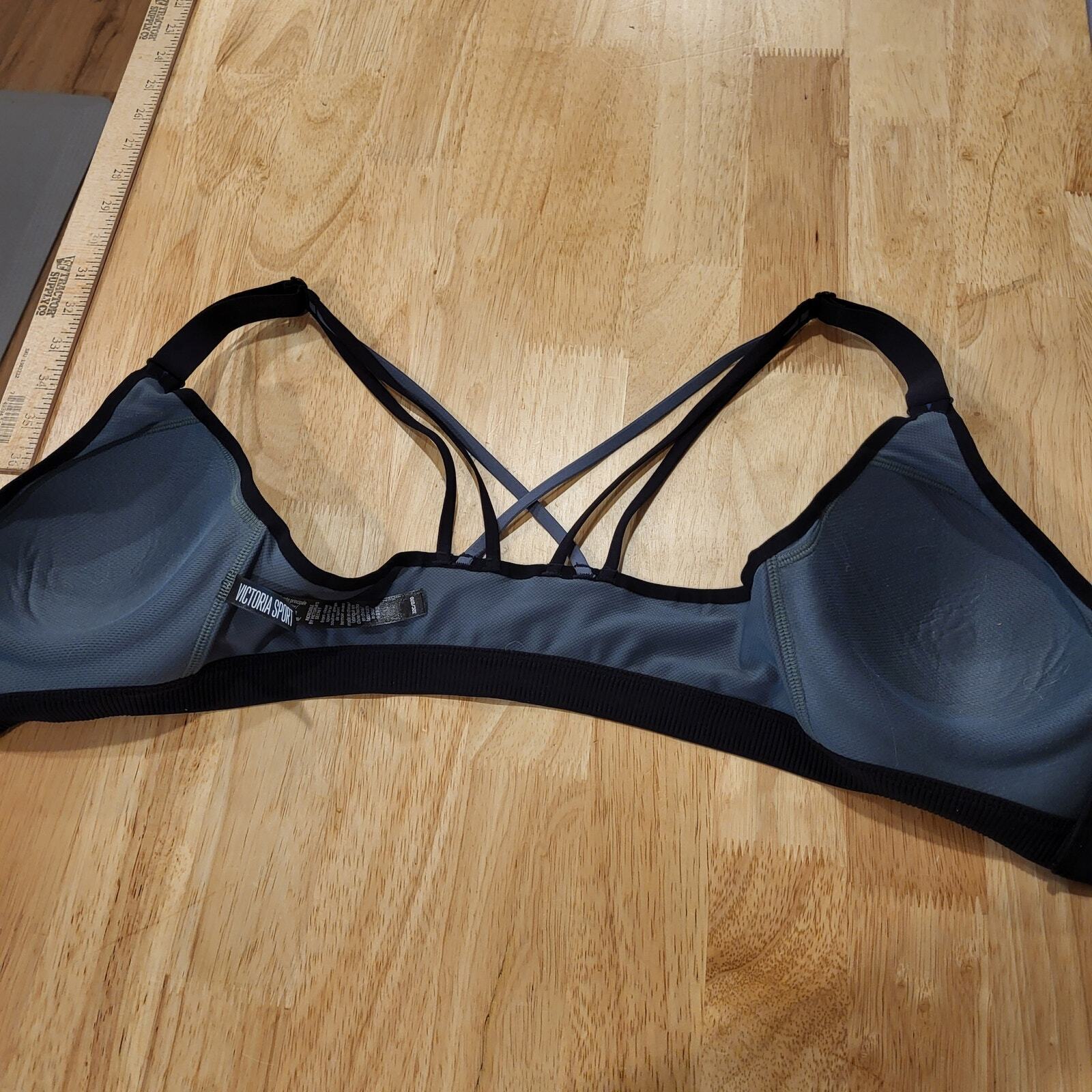 Victoria Sport 32C Blue Strappy Zip Front Bra 