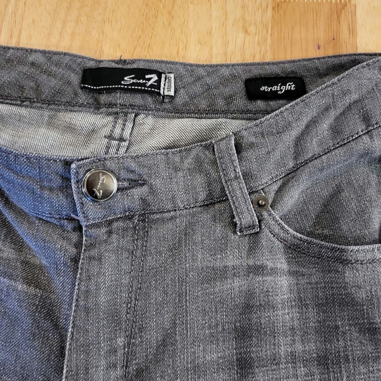 Seven7 Jeans Gray size 12 Emboss Logo Straight Leg 32" Waist 30" Inseam Stretch