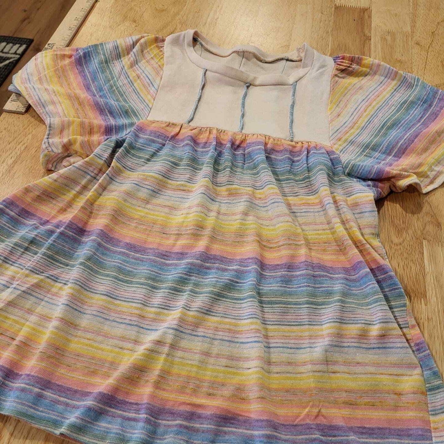 Vintage Rainbow Flutter Sleeve Pastel Jersey Knit T-shirt 17" pit2pit Small