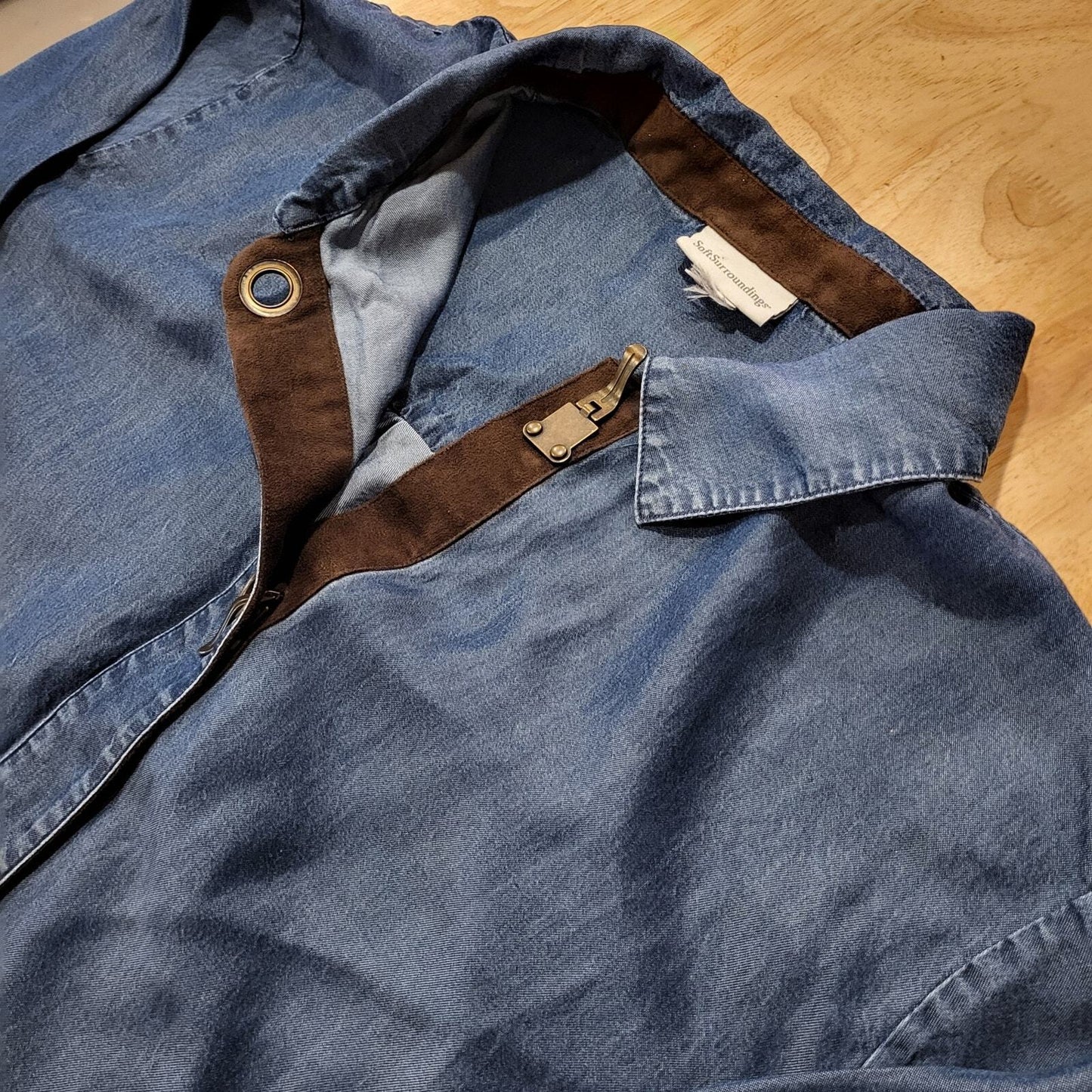 Soft Surroundings Chambre Button Down Collared Clip  Buttons Suede 28" P2P