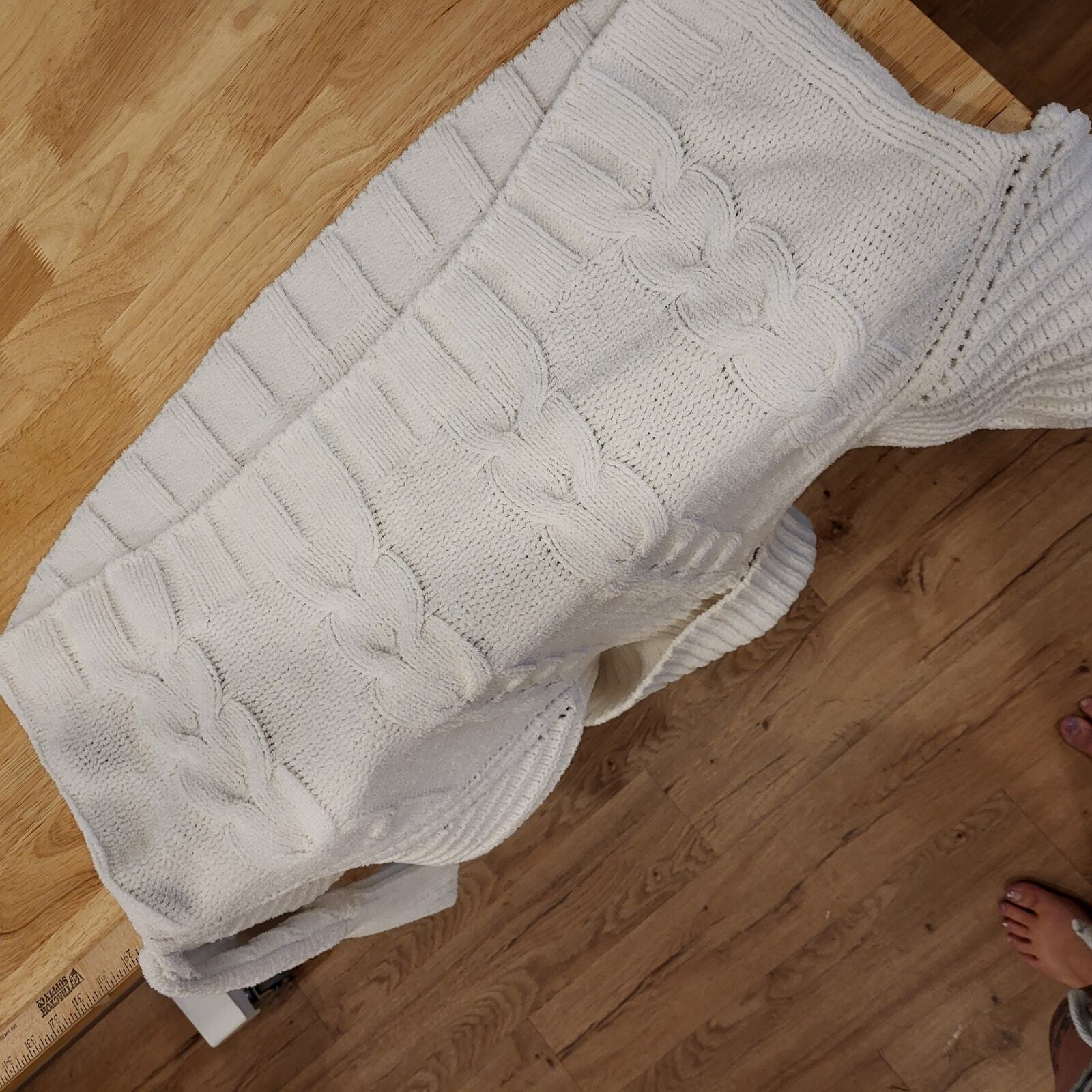 Fluffy White Chunky Knit Sweater Turtle Neck Batwing 29" Pit 2 Pit