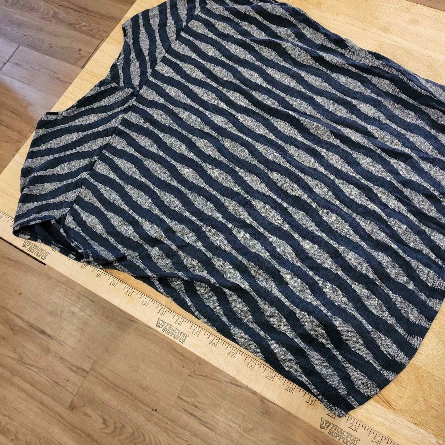 Ann Taylor Linen Tshirt Navy W/ White Detail Sz. SM. 21" p2p