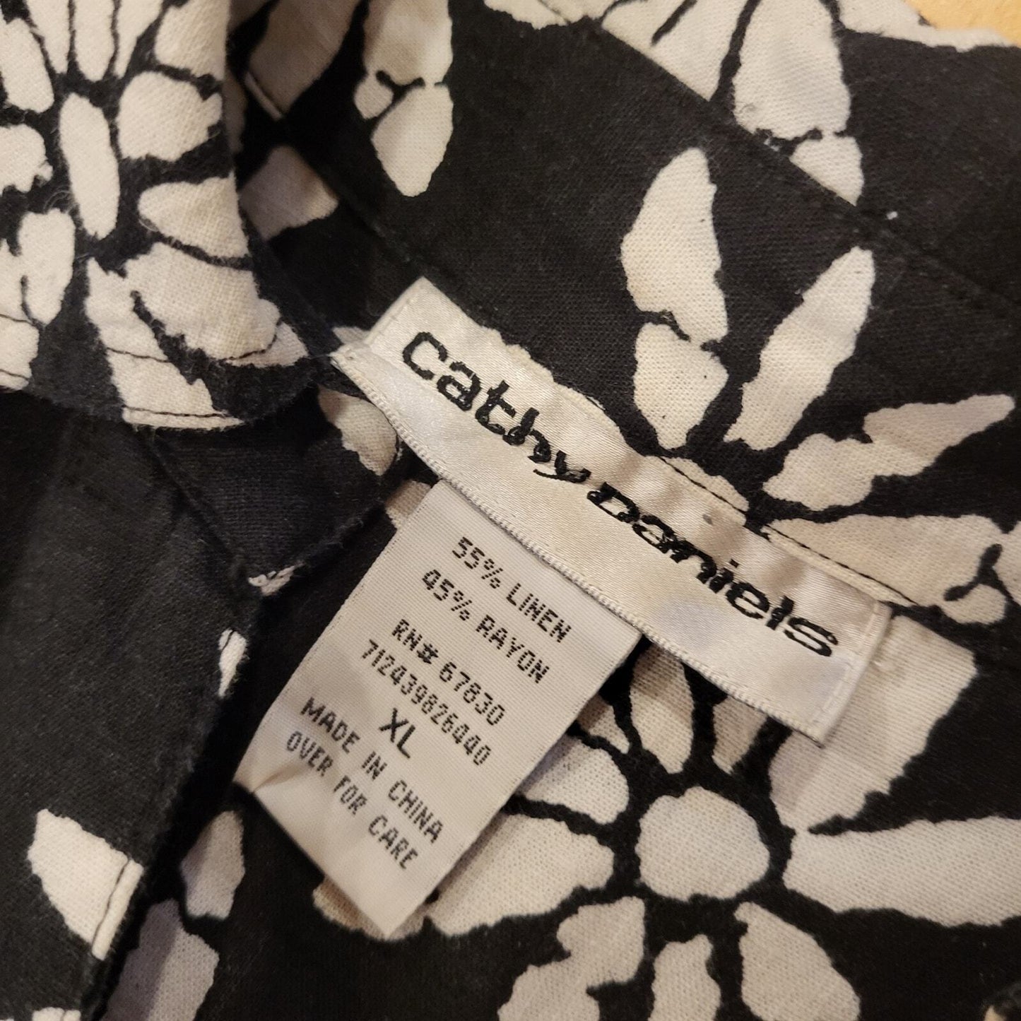 Cathy Daniels Linen Blend Black Short Sleeve Daisy Print Button Front XL