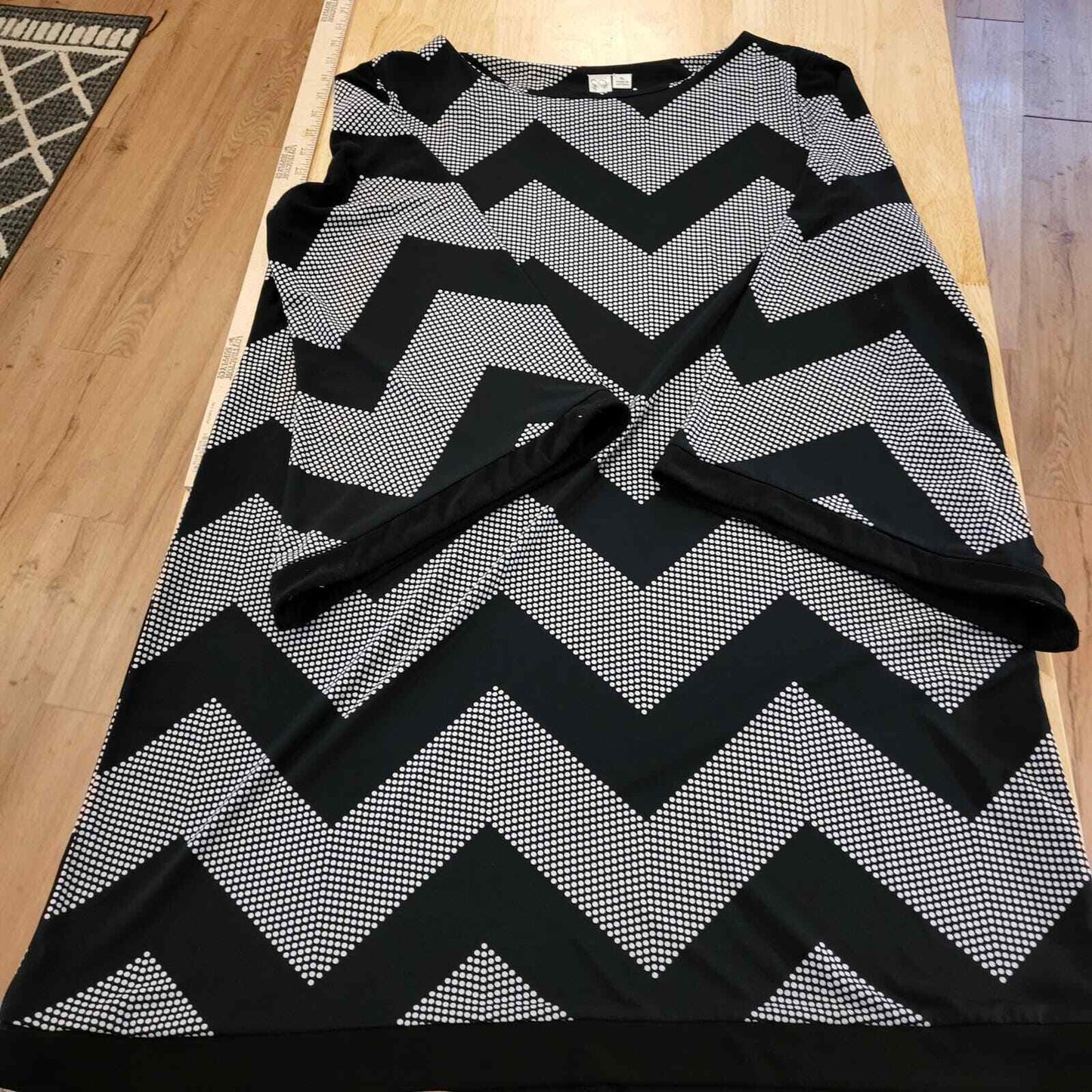 Black & White Chevron Print Wide Sleeve A-line XL