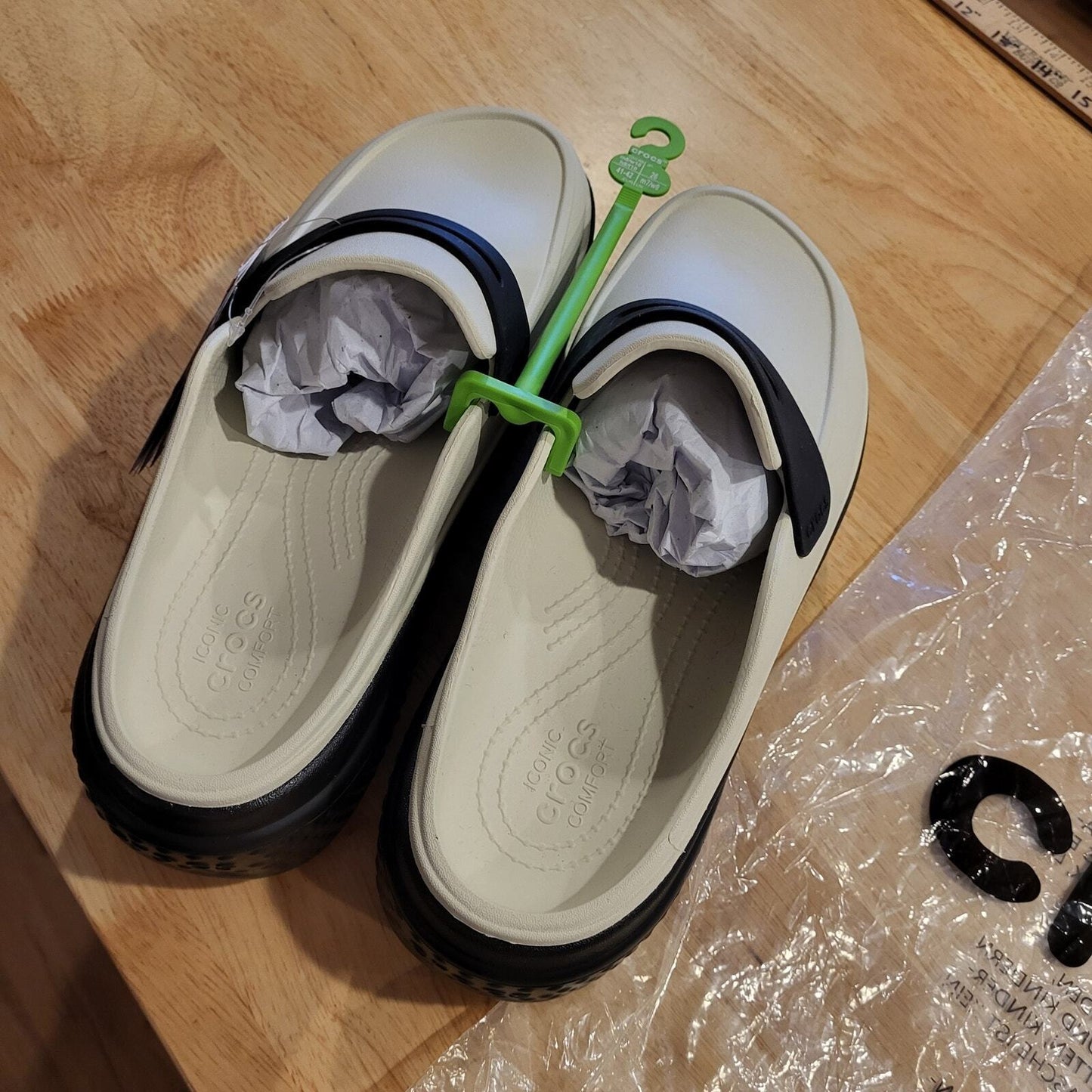NWT Crocs Stomp Loafers Platform Black & White women's 10