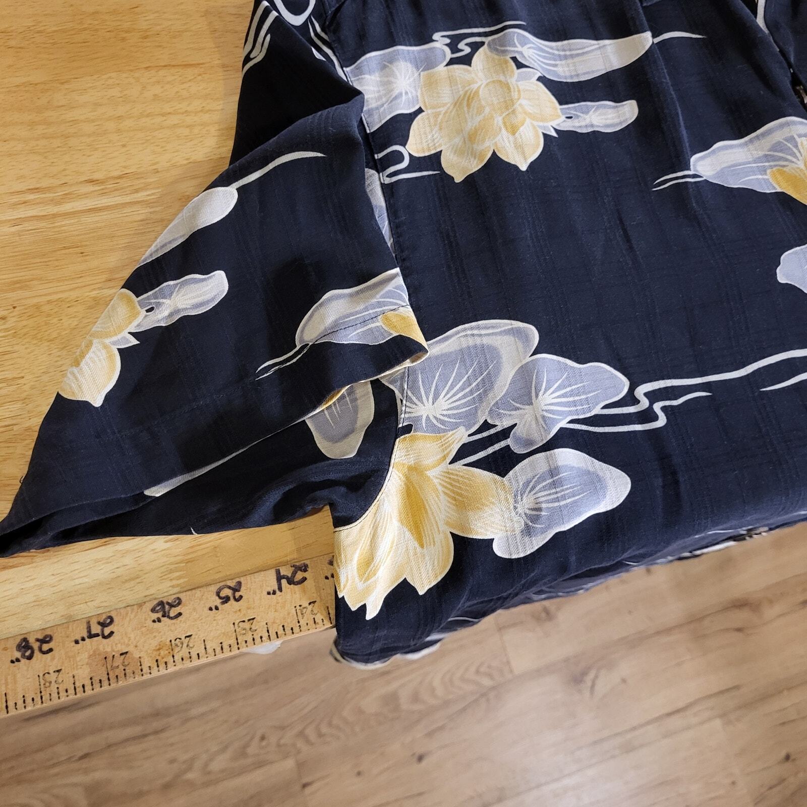 Vintage Tommy Bahama Silk Lotus Blue Floral Hawaiian Shirt Medium