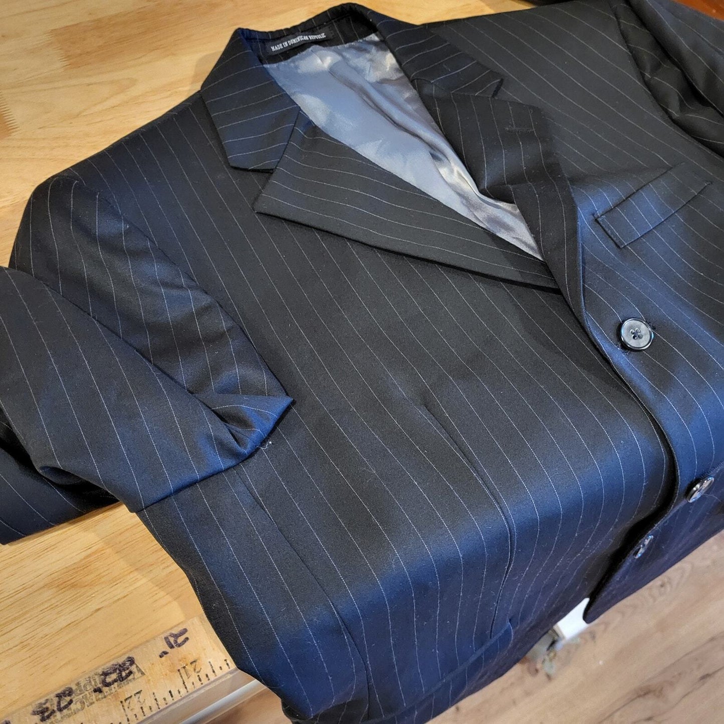 Andrew Fezza Fusion Men's Suit Coat & Pants 34" Waist 20" P2P Pinstripe pleated